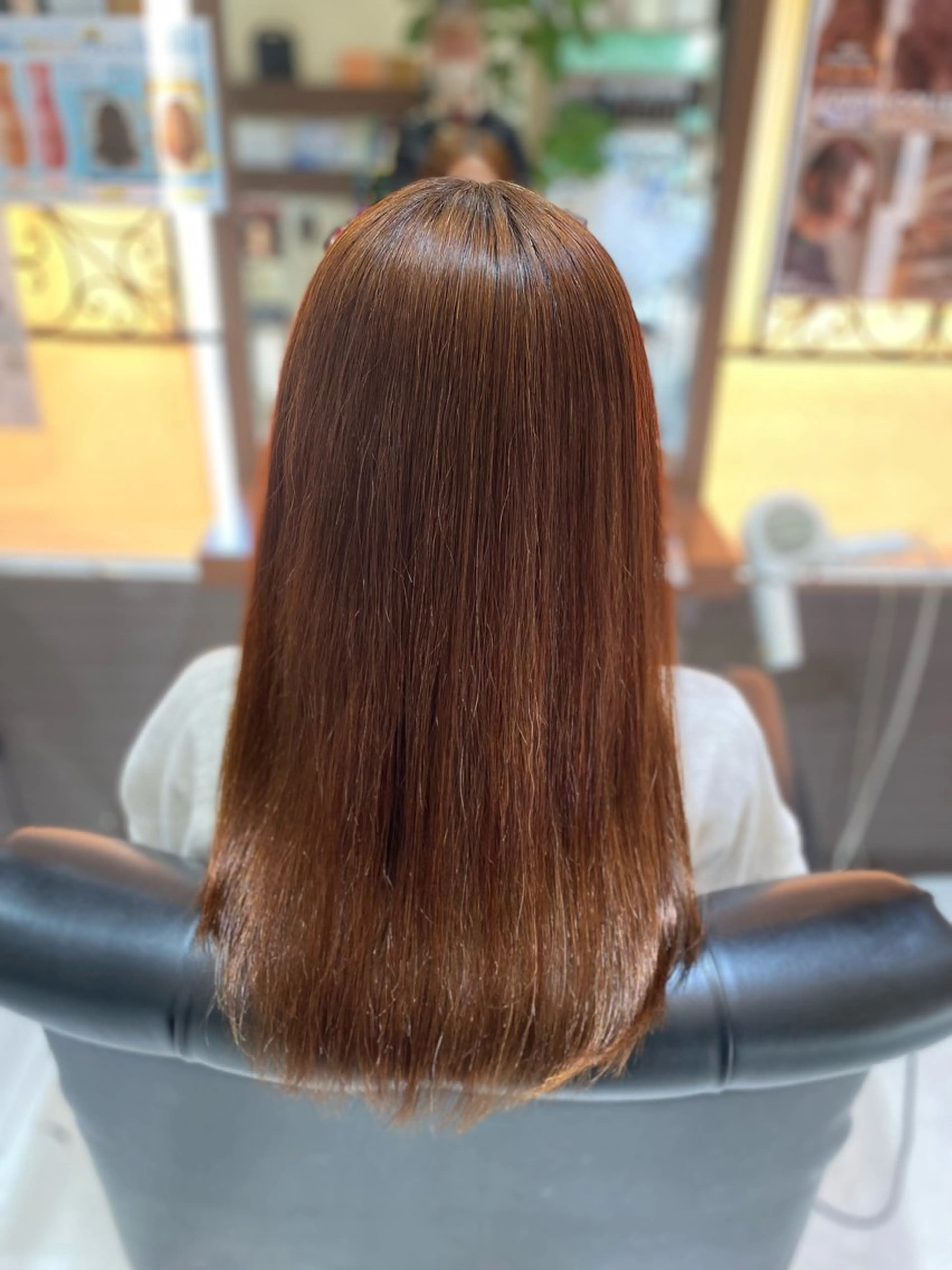 ロング Aphrodite 横手 亜紀のヘアスタイル