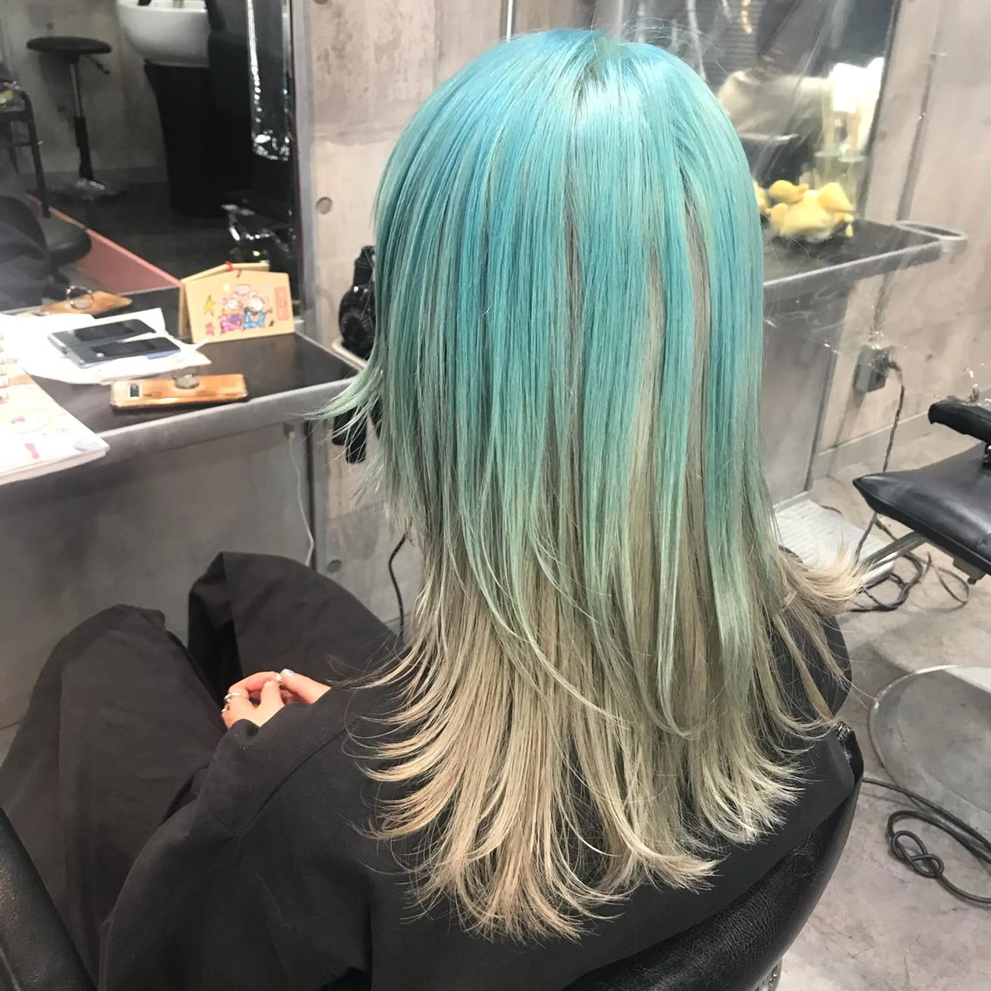 ロング カラー ブリーチ インナーカラー ミント シルバー ヘアカラー ホワイト&レイヤーカ ットエクステ長畠俊輔のヘアスタイル