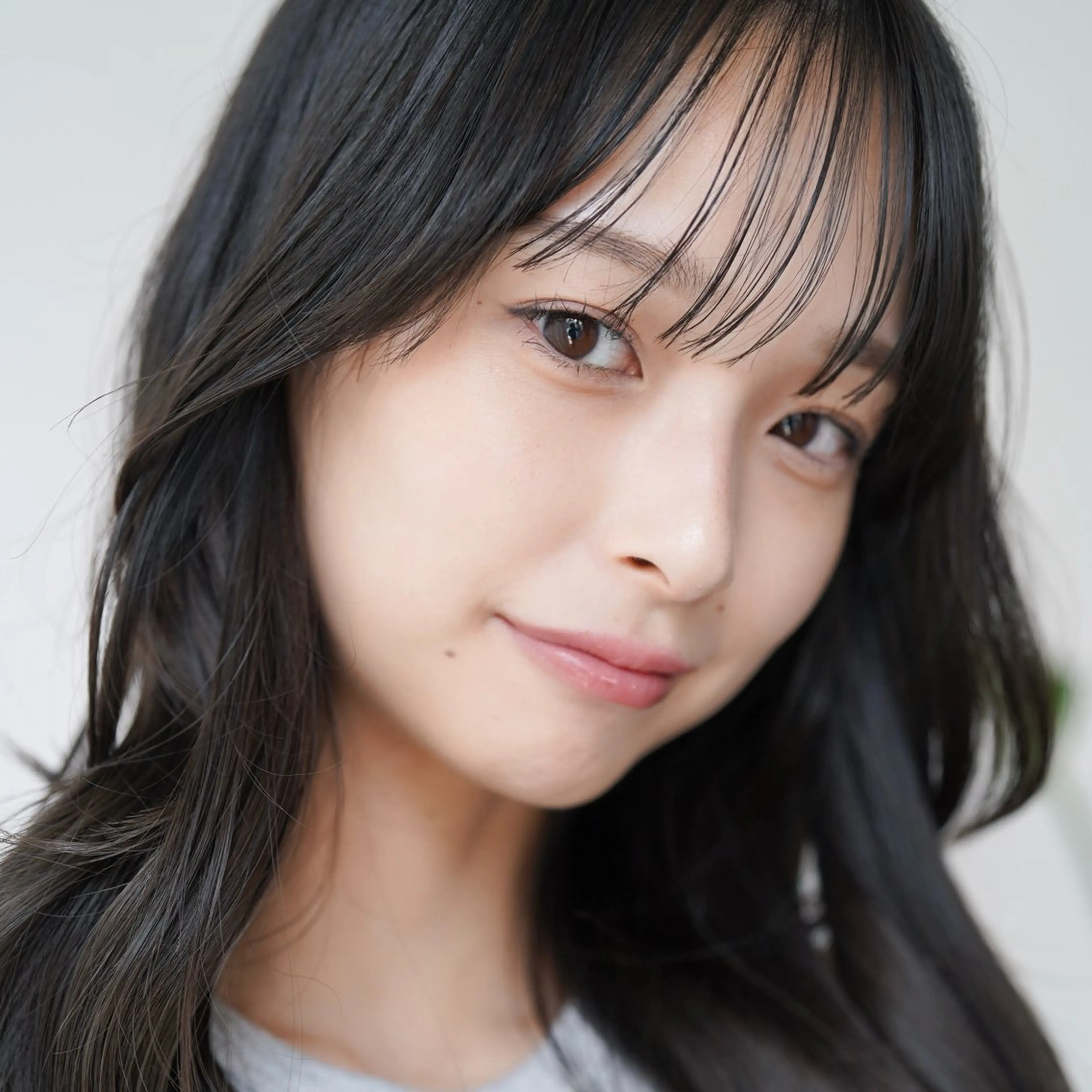 セミロング 顔周りカット レイヤーカット トリートメント まとまるレイヤー カット/透明感カラーのヘアスタイル