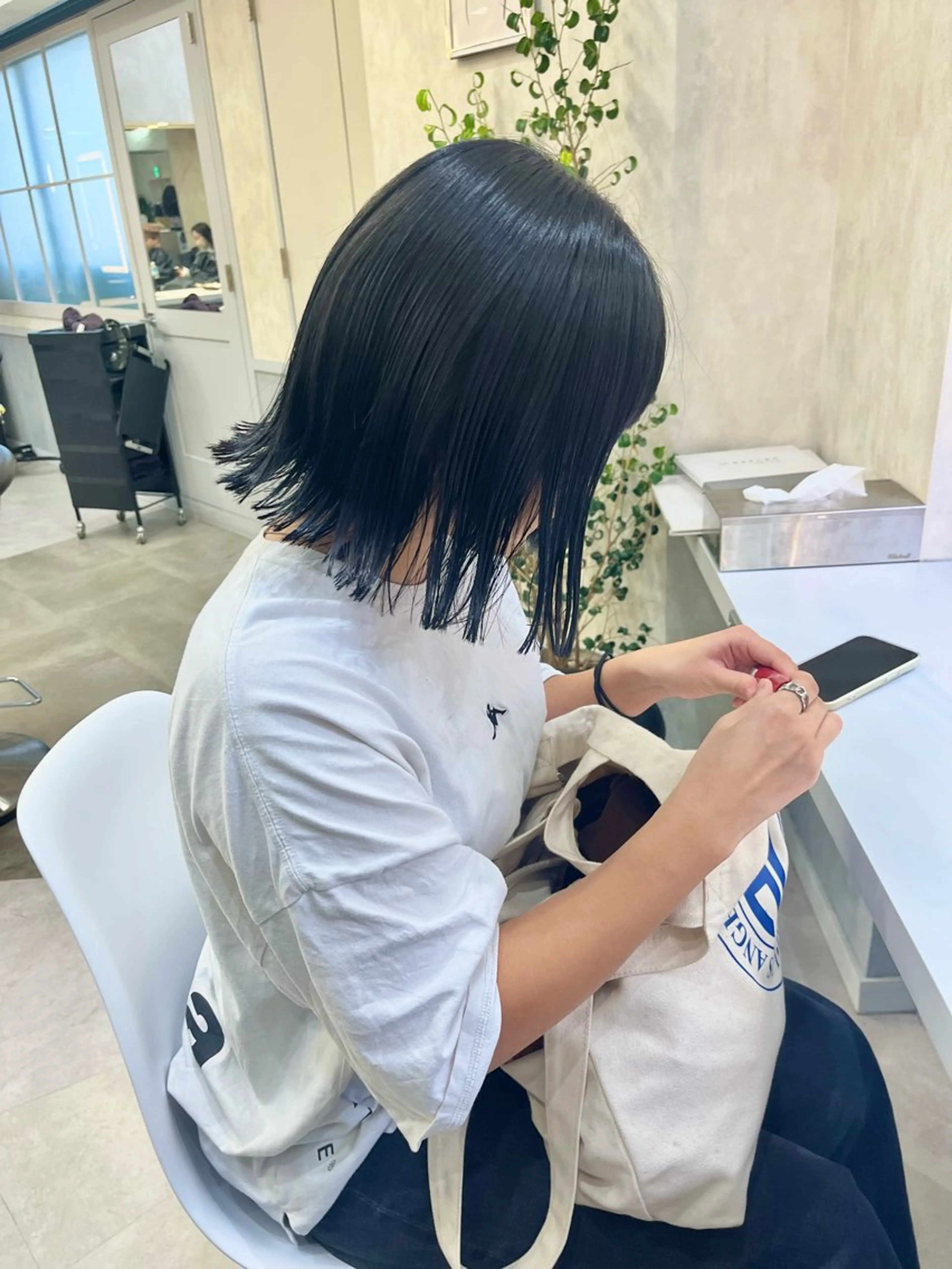 ミディアム カラー パーマ ヘアアレンジ ミディアムパーマ ブリーチ ケアブリーチ 透明感カラー ダブルカラー ボブ｜韓国｜美髪矯正 ｜amika🌙のヘアスタイル