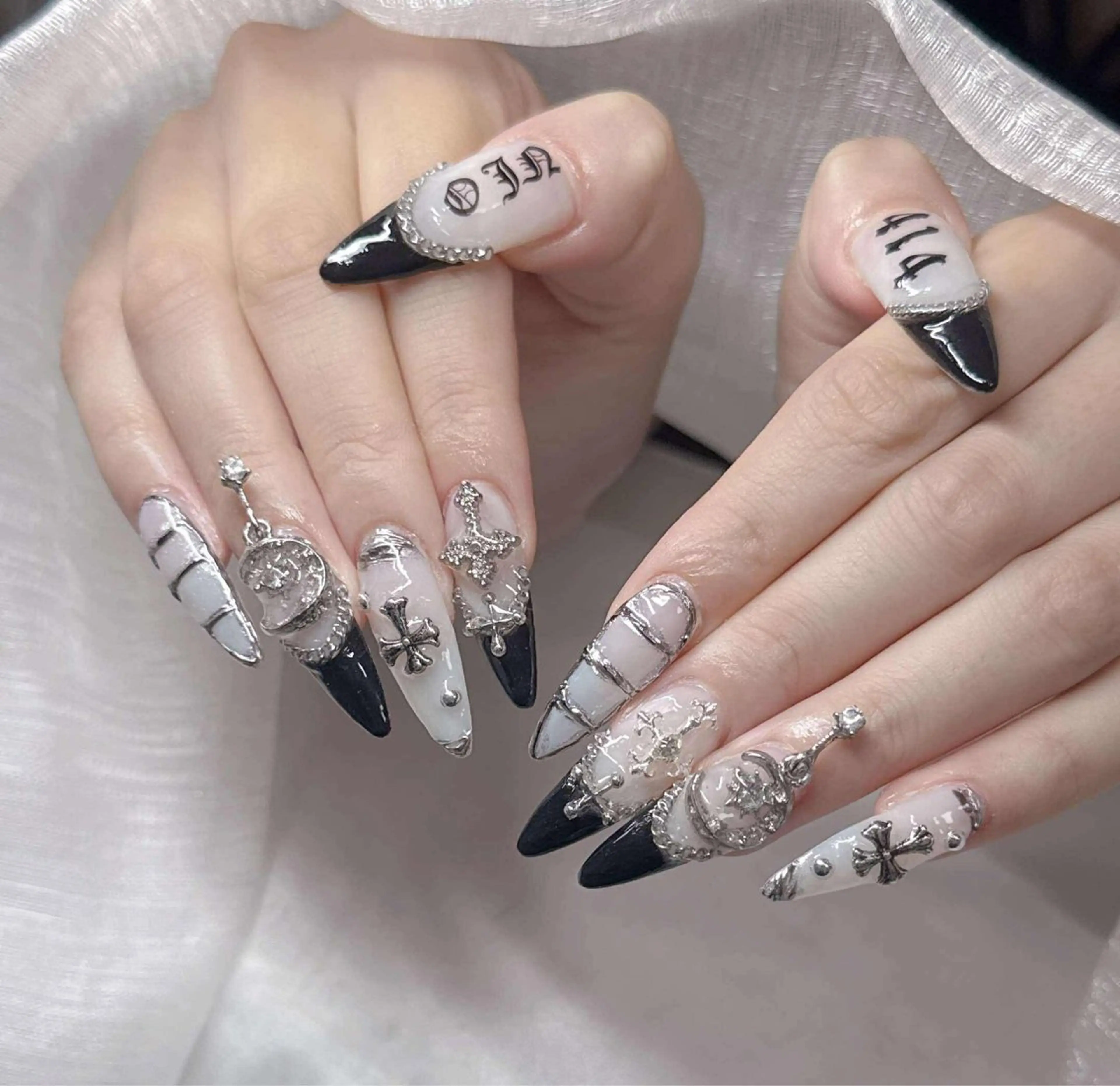 ネイル 長さ出し グラデーション 卒業式 キラキラネイル マグネットネイル ハンドネイル Lee Nailsのネイルデザイン