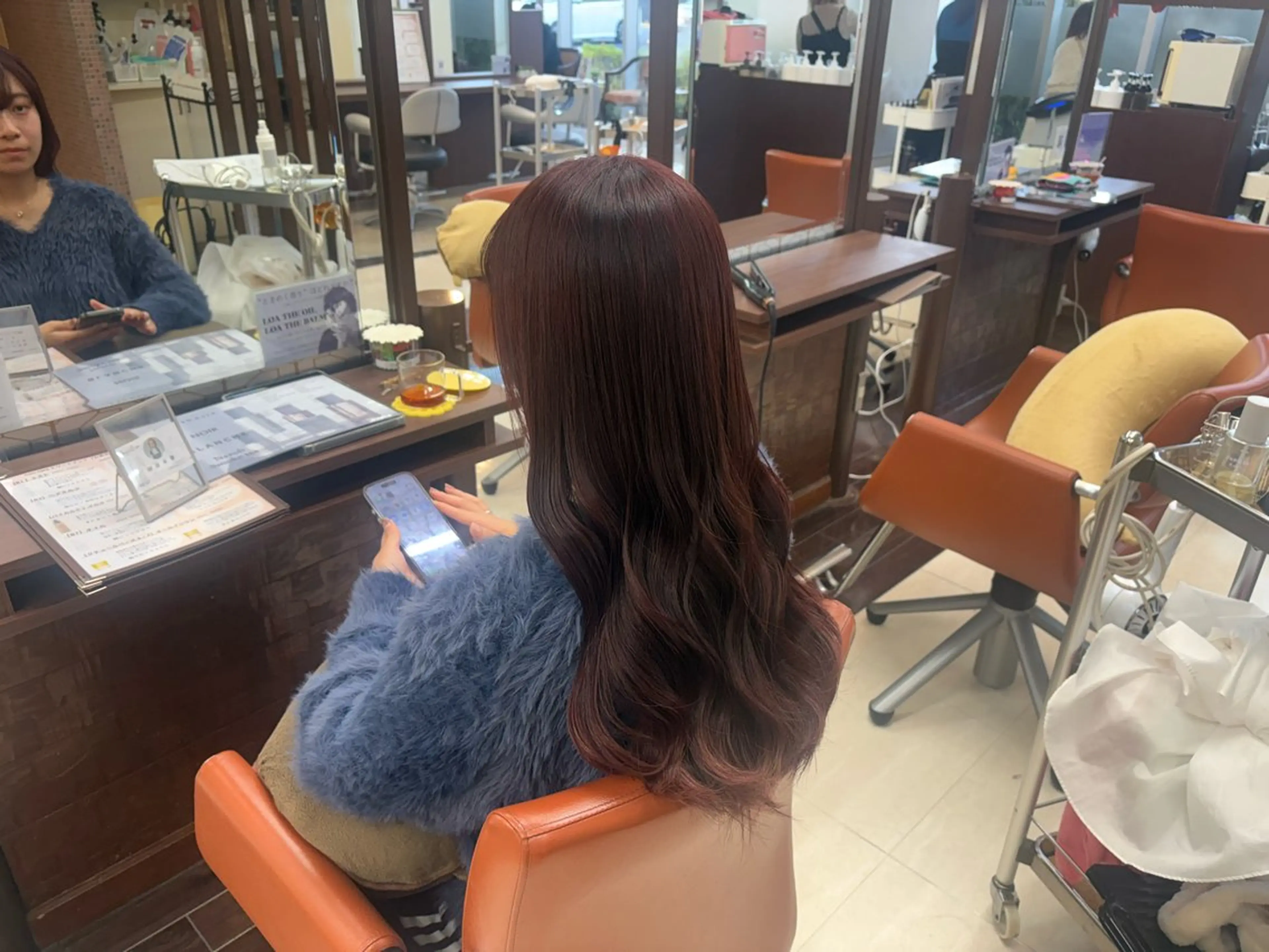 ロング カラー ブリーチ ダブルカラー ブリーチなしカラー レッドカラー カット ヘアカラー 垢抜け×韓国風/ ハイトーン/朝倉友香のヘアスタイル