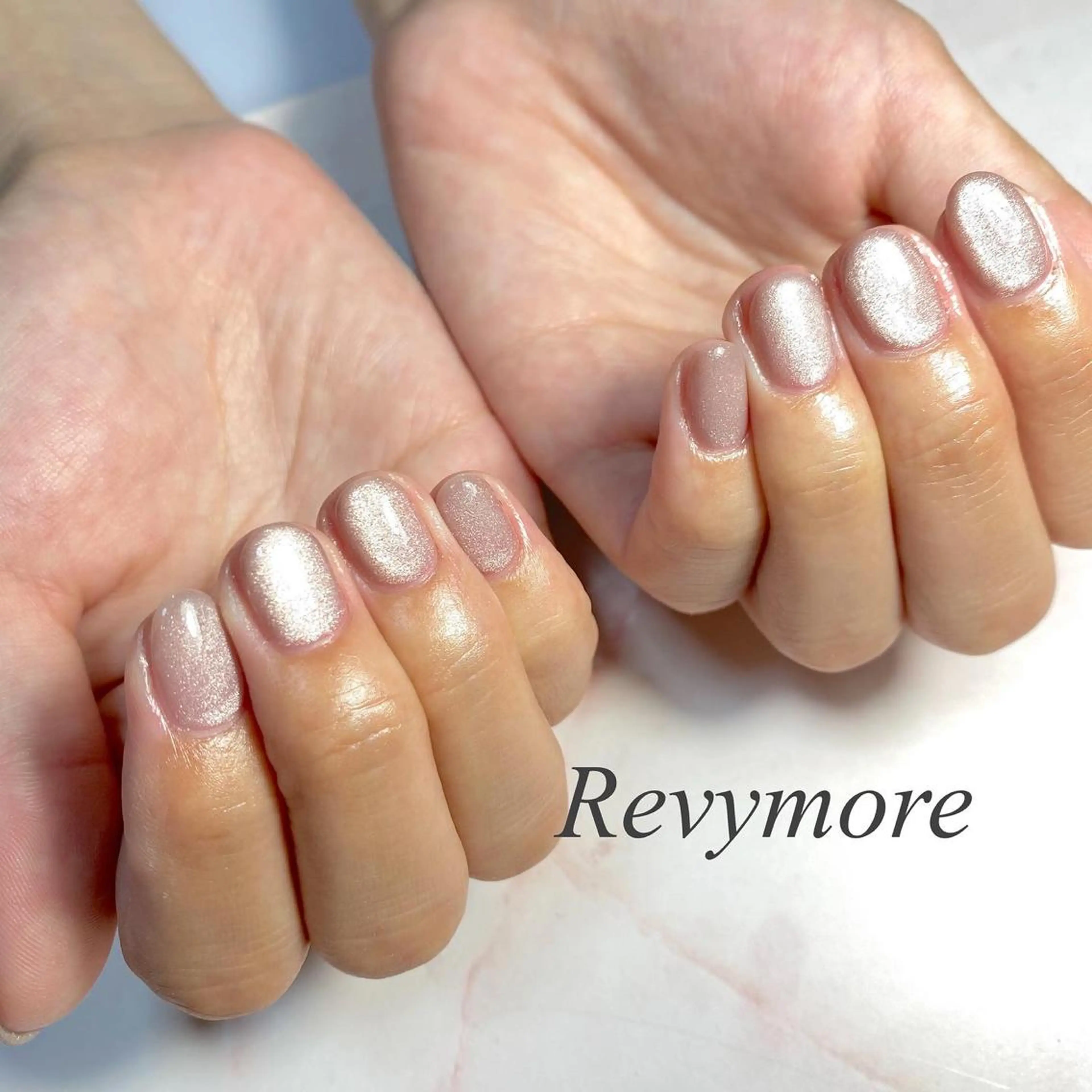 ミディアム ネイル 韓国風ヘア ジェルネイル キラキラネイル 韓国ネイル マグネットネイル nail salon Revymoreのネイルデザイン