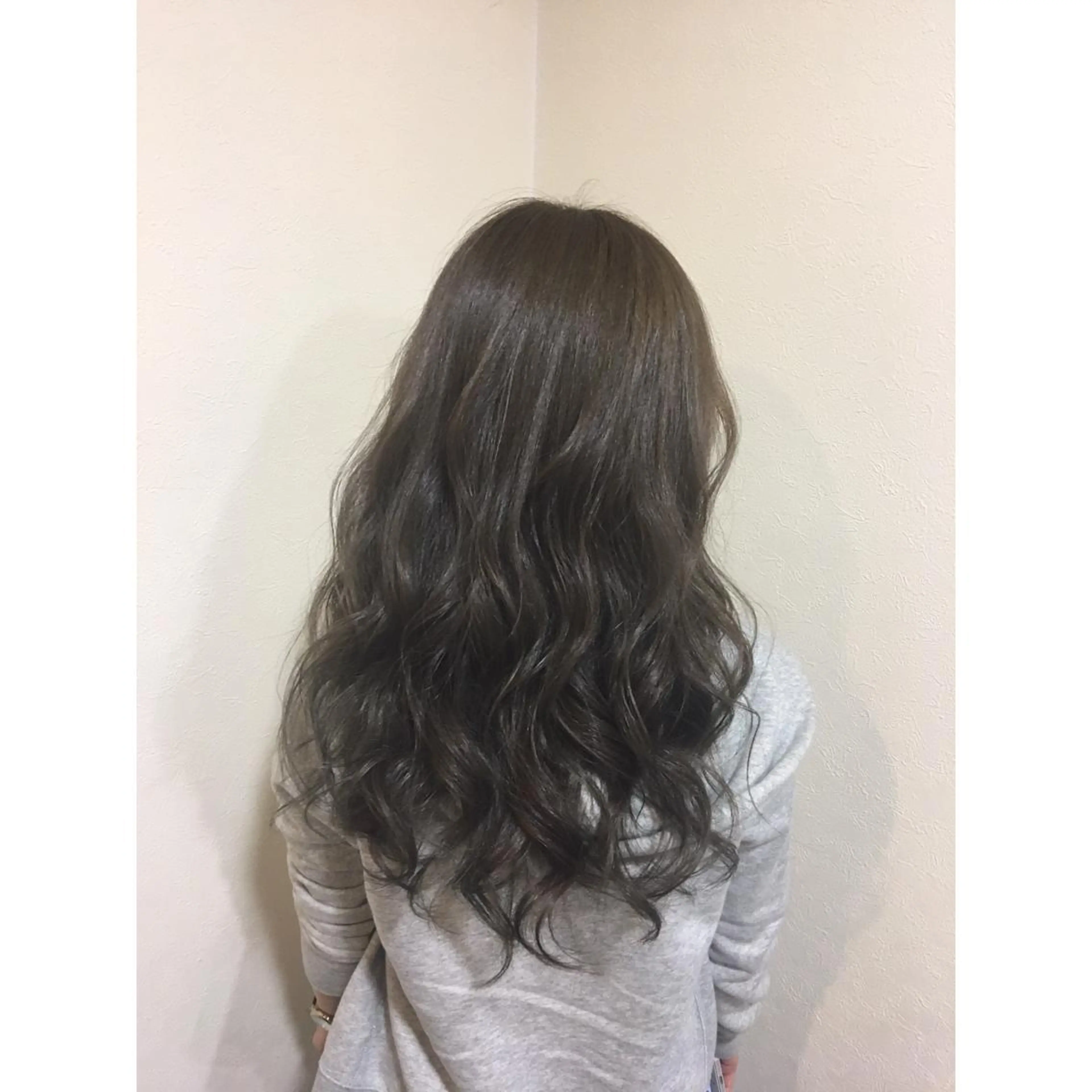 セミロング ヤマグチ ヒカルのヘアスタイル