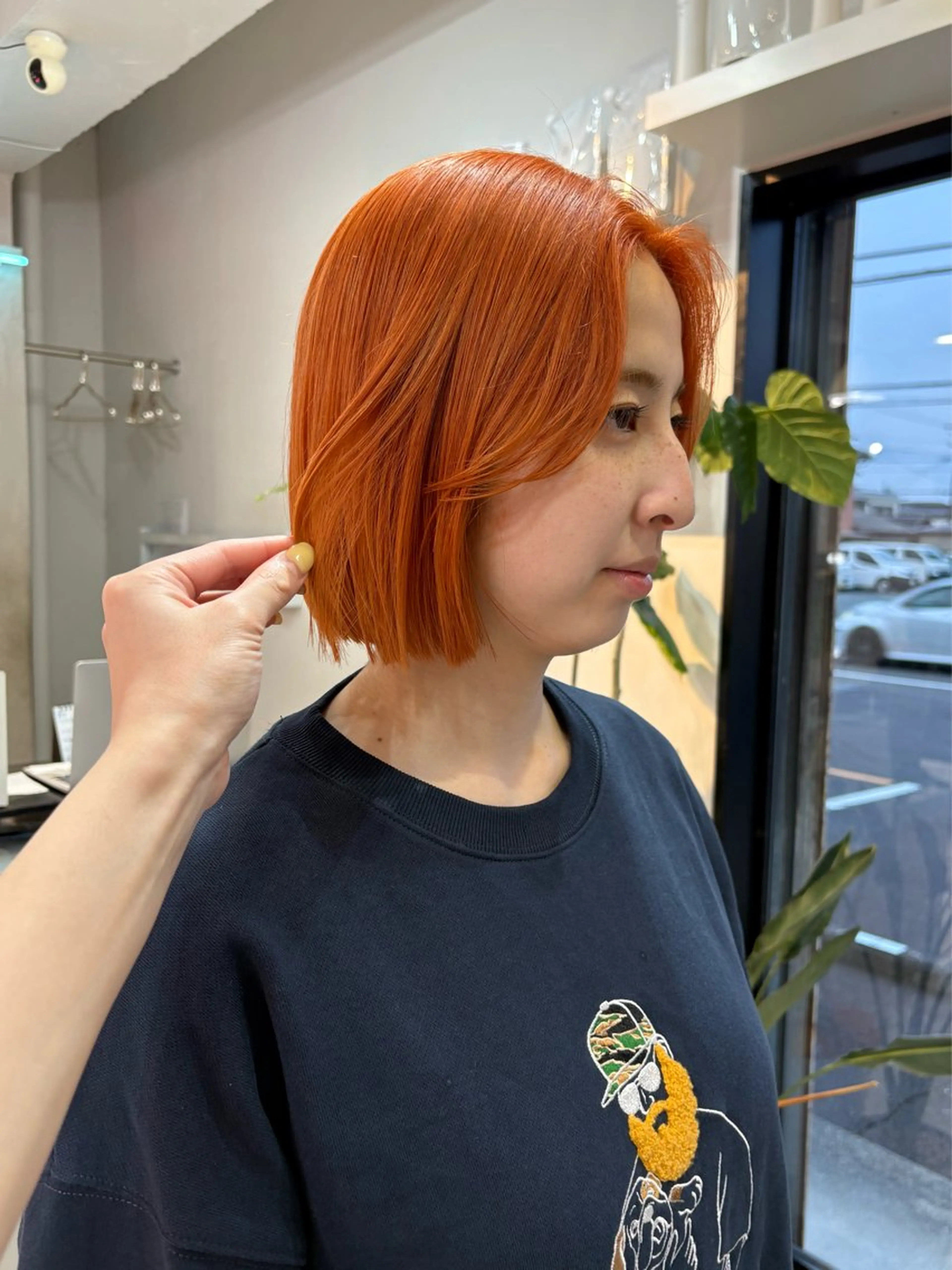 ミディアム カラー 切りっぱなしボブ ブリーチ オレンジ ボブ カット ヘアカラー Ayuna /透明感カラーのヘアスタイル