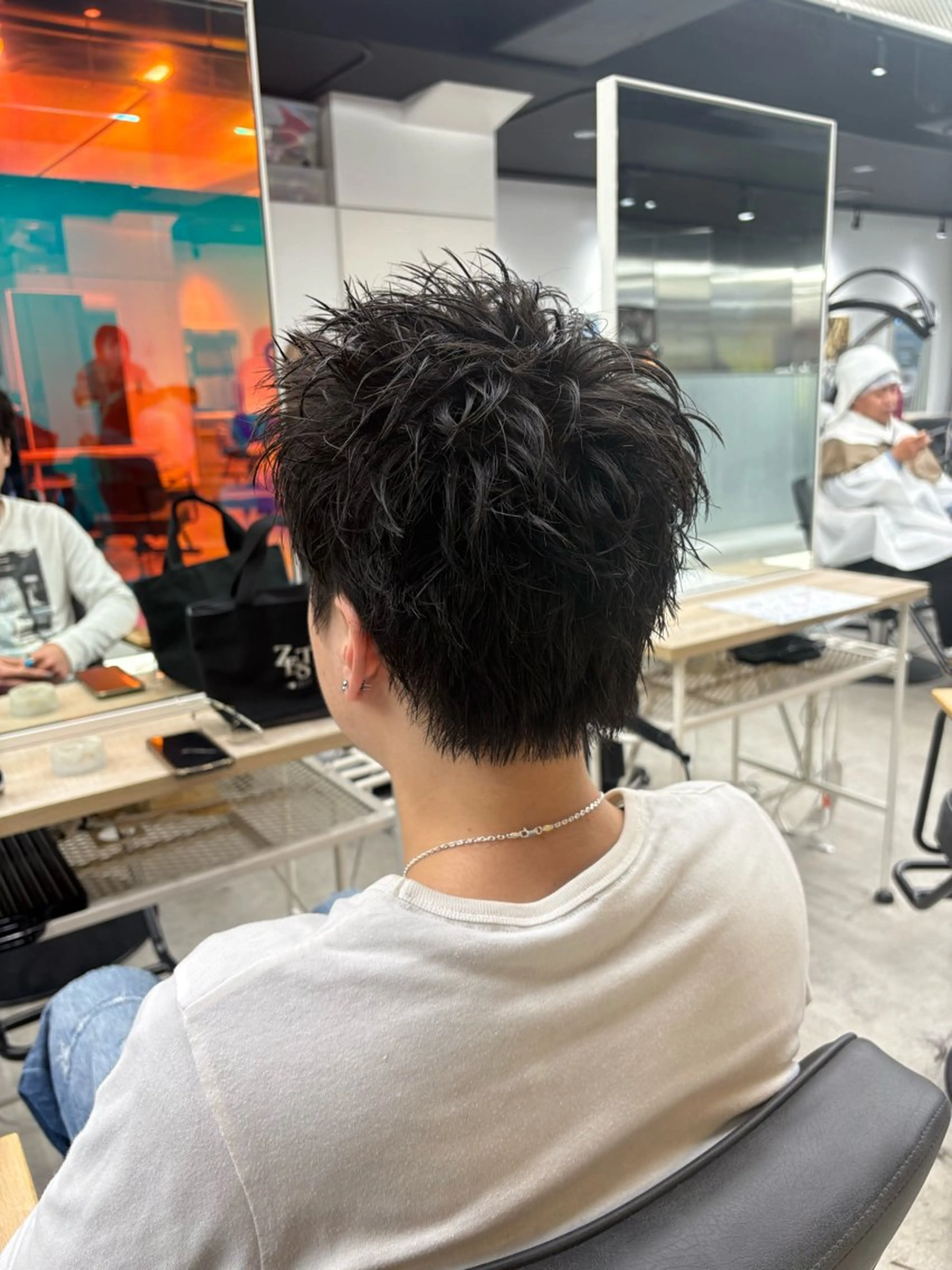 ショート メンズ メンズパーマ プードルパーマ 学生（メンズ向け） スパイキーショート 波巻きパーマ カット シャドウパーマ/ ルーズパーマ/メンズのヘアスタイル