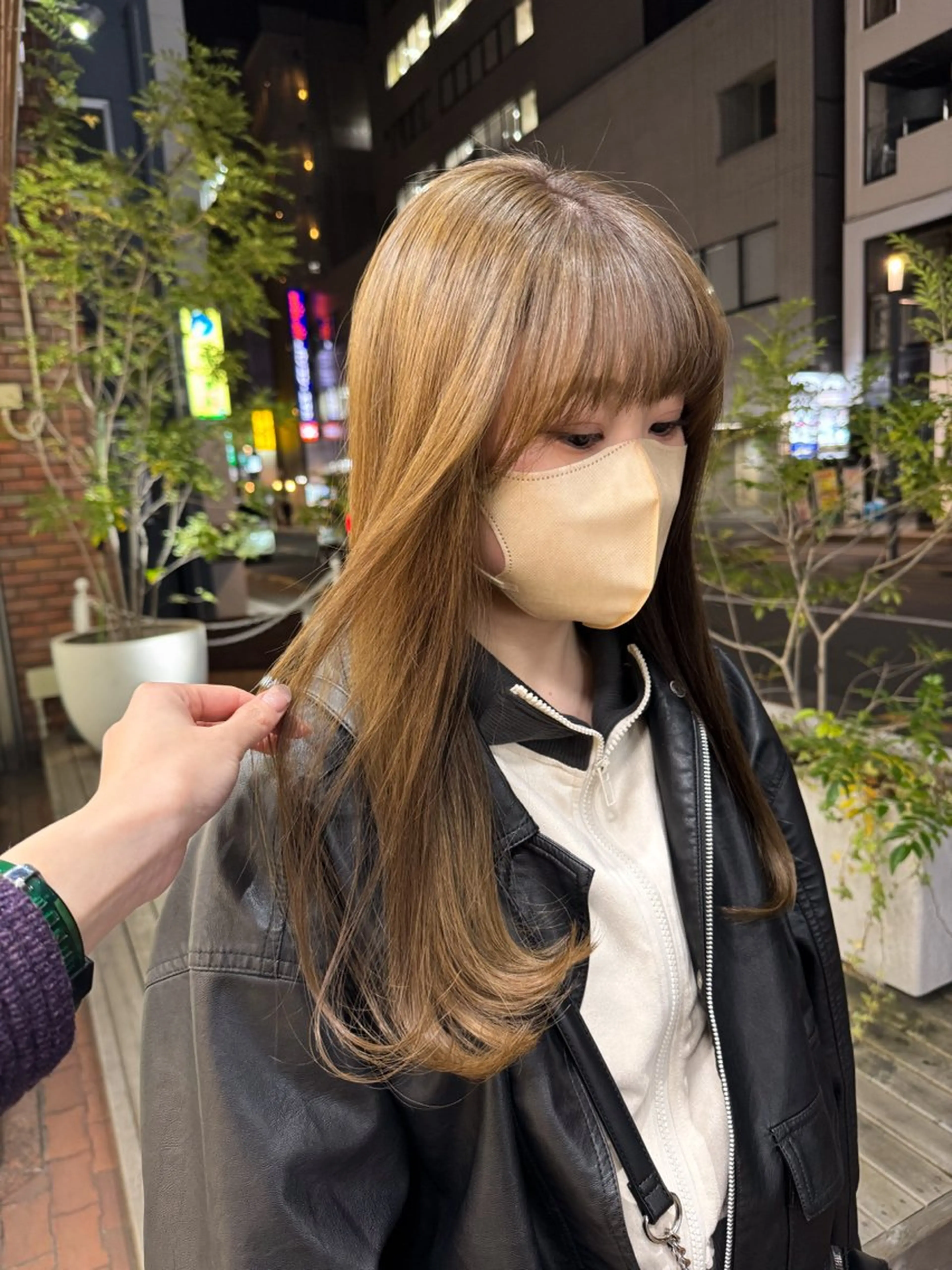 セミロング カラー ベージュカラー ブリーチ 透明感カラー オリーブベージュ Seeknext // Rukaのヘアスタイル