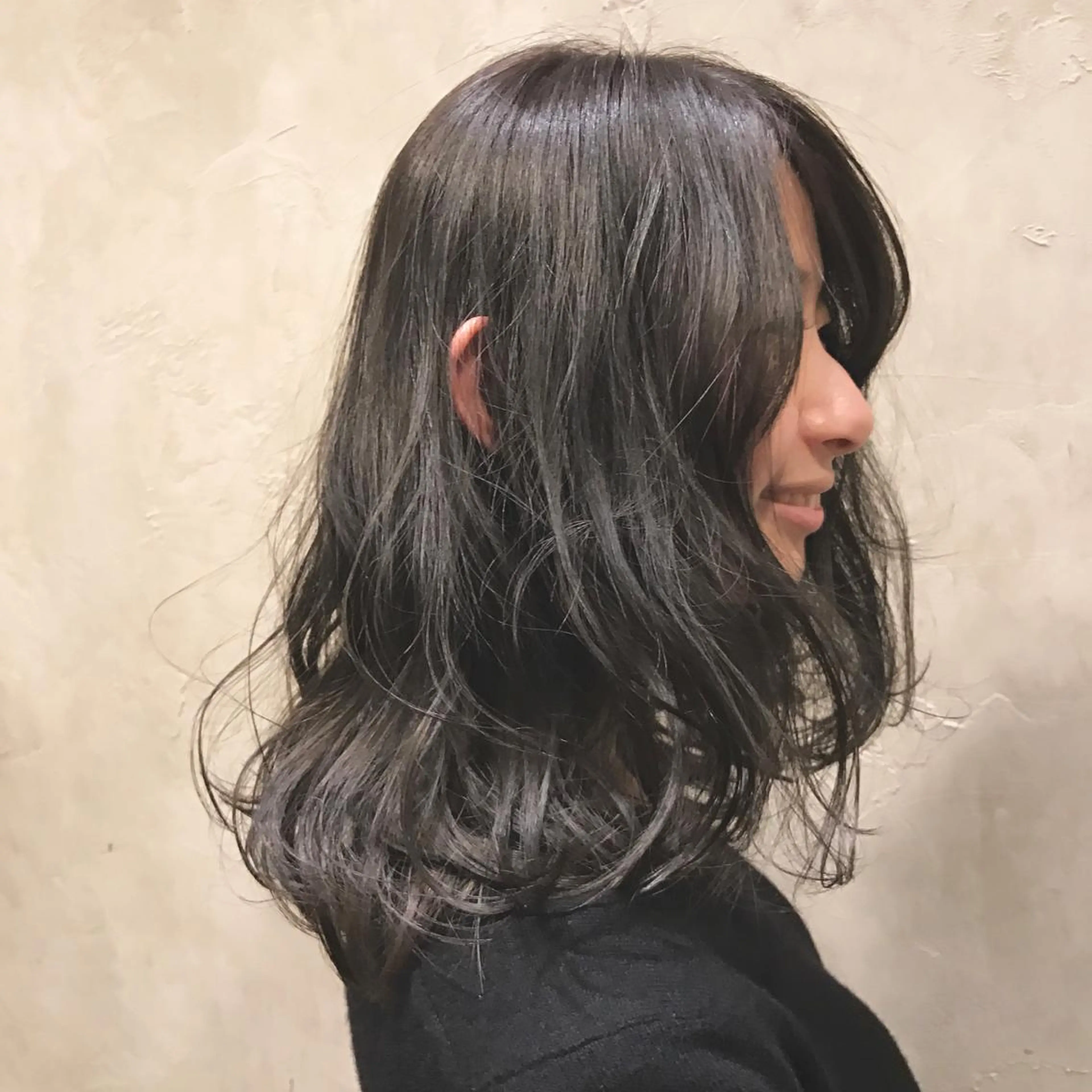 セミロング カラー ブルーカラー ブルージュ 透明感カラー suu所属・🐝 hachi🐝のヘアスタイル