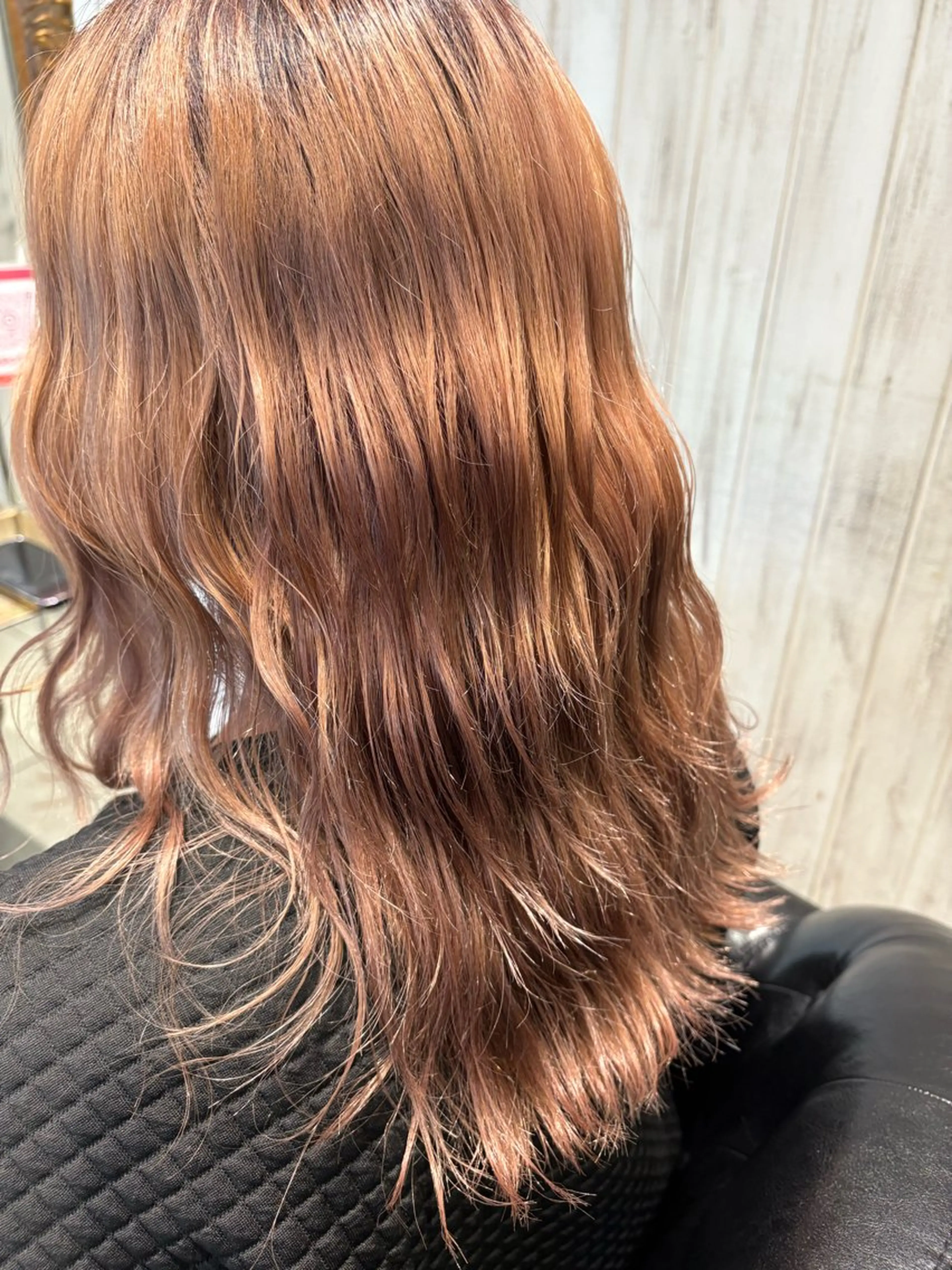 ミディアム 鶴谷 麻衣のヘアスタイル