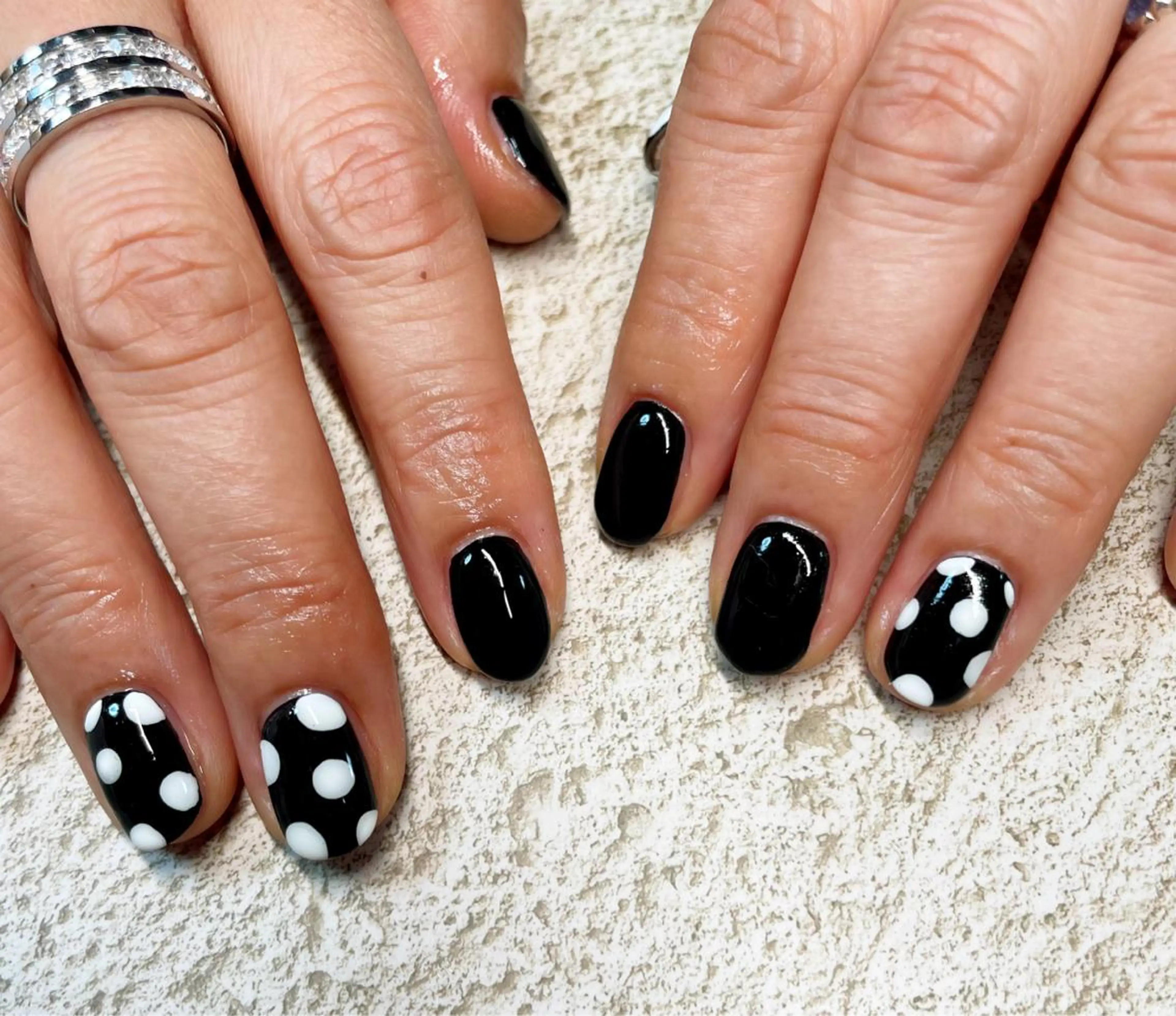 ショート ネイル ドット Re:st〔リスト〕所属・ayane Re:st〔リスト〕のネイルデザイン