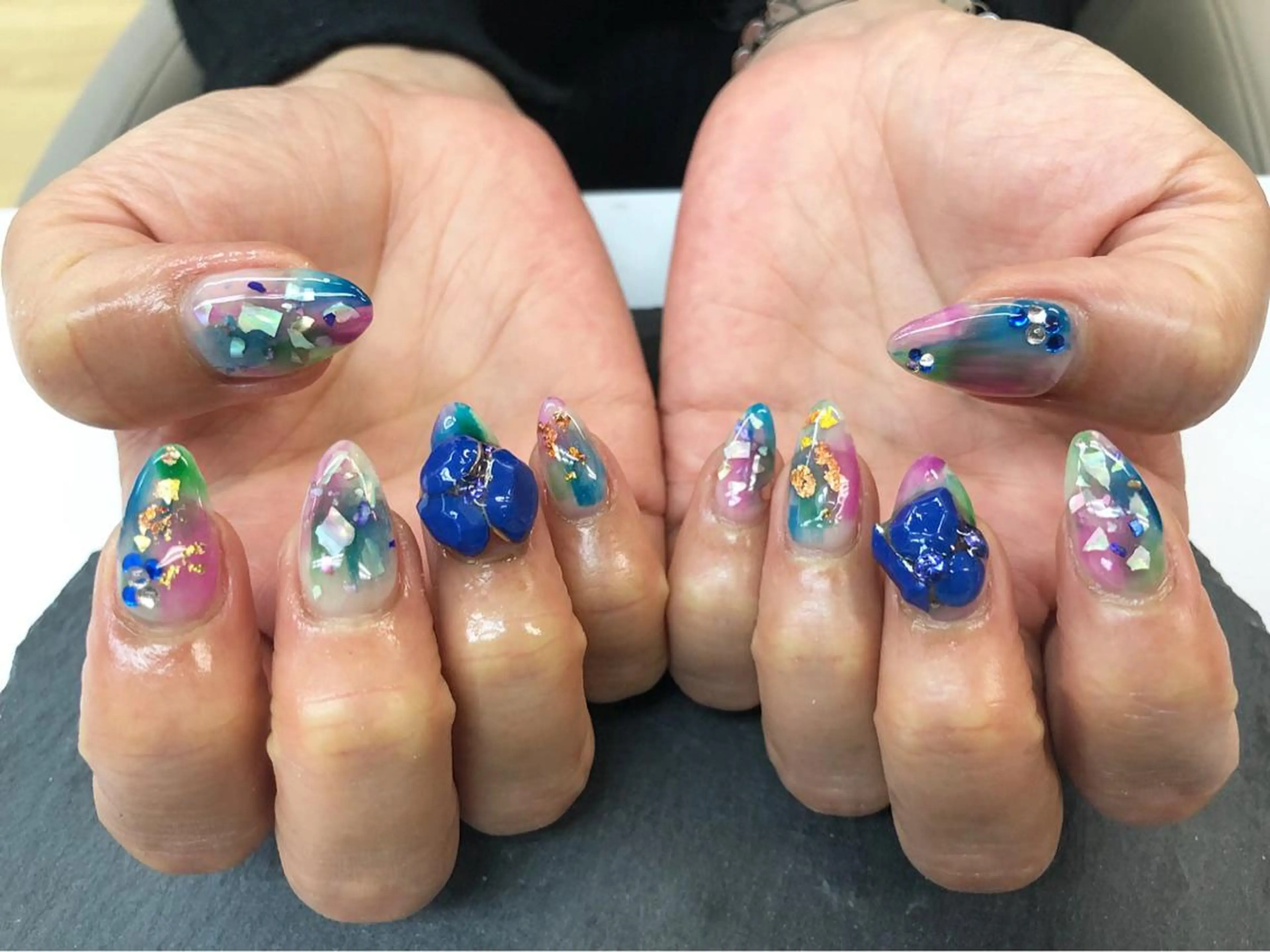 ネイル アートネイル ストーンネイル esNail&eye イーズネイル＆アイのネイルデザイン