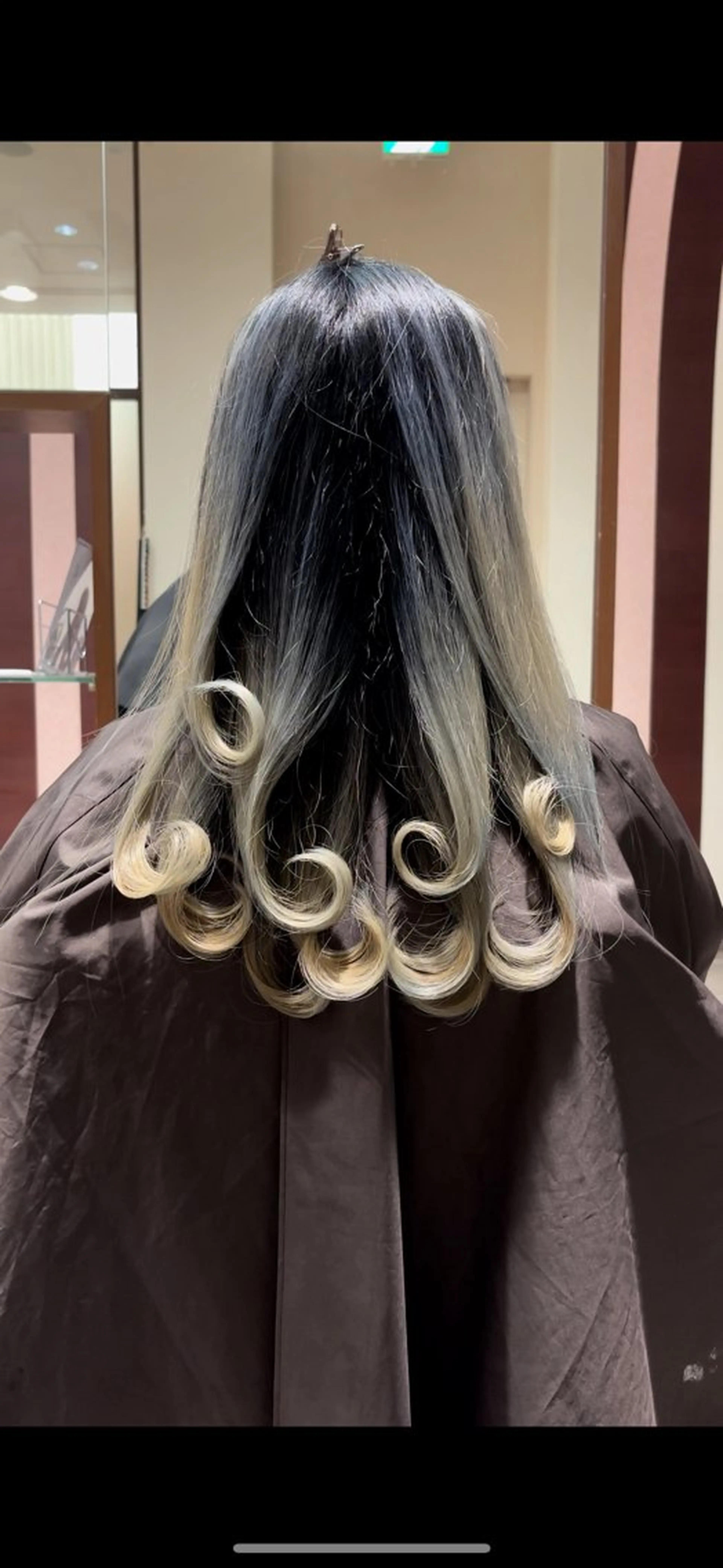 ロング カラー バレイヤージュ レイヤーカット 🌟心斎橋レイヤー 艶ハイトーン/ウルフのヘアスタイル