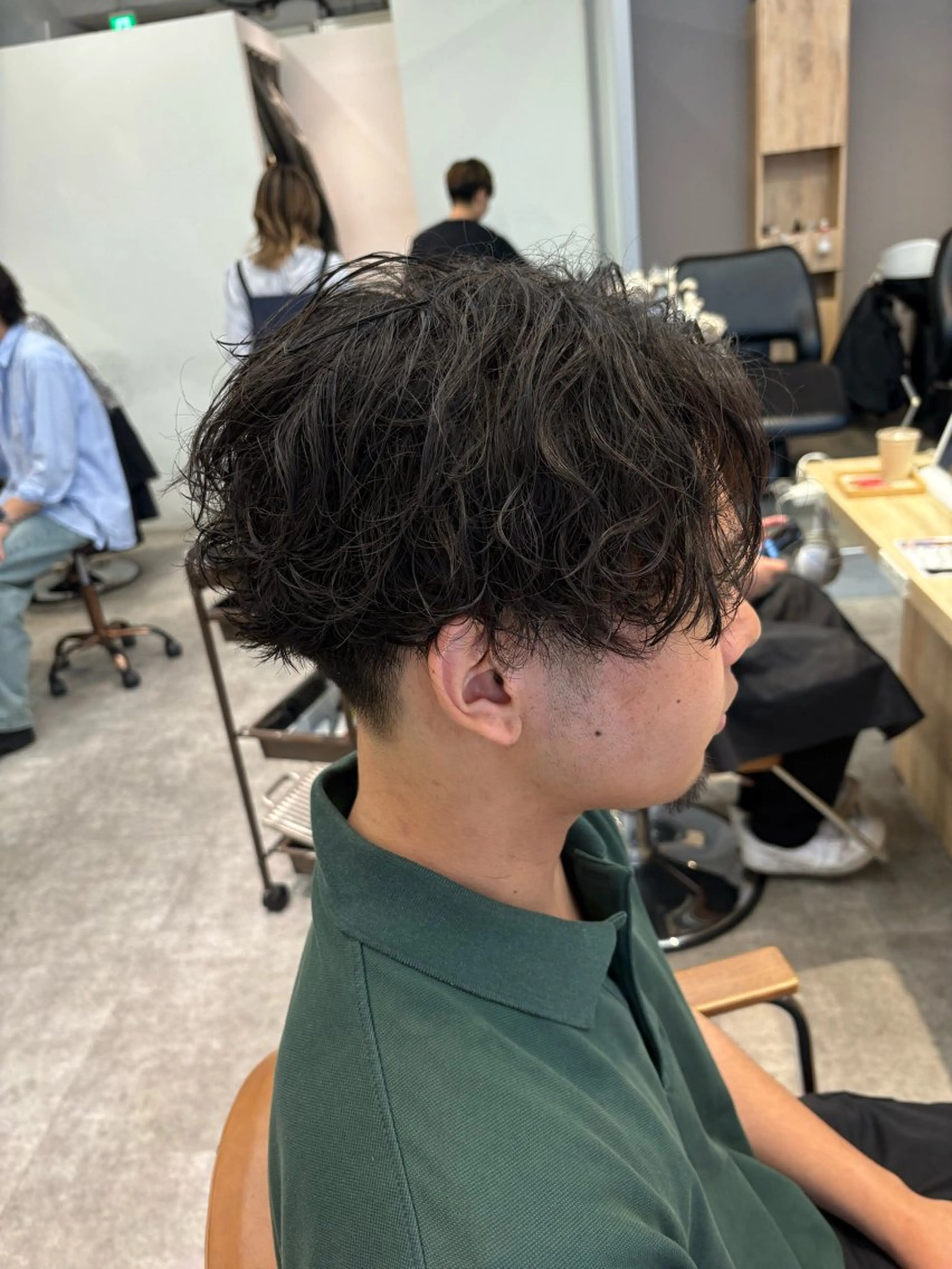 ショート パーマ メンズ センターパート メンズパーマ カット パーマ 中島 耀一朗のヘアスタイル