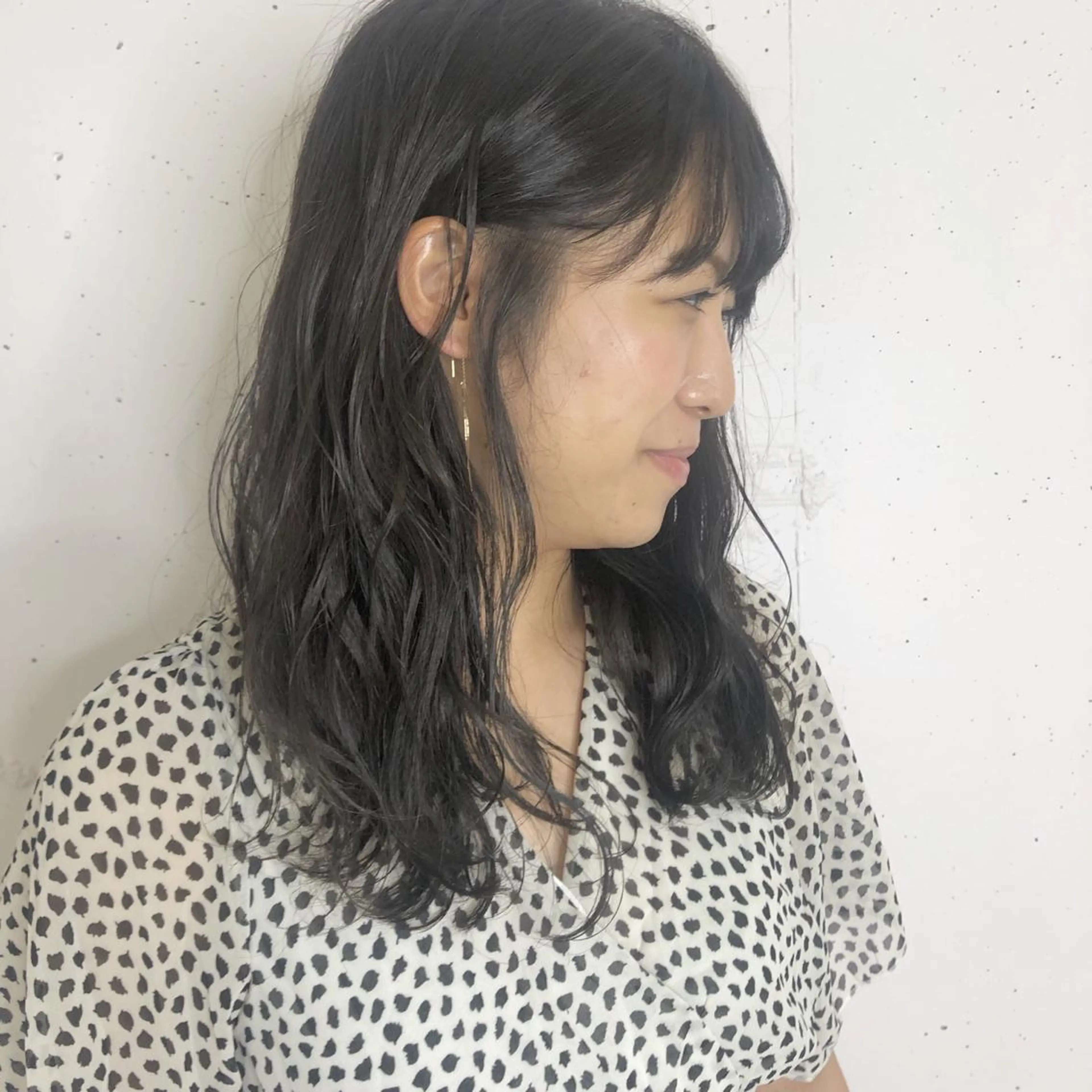 セミロング 顔周りの垢抜けヘア 立山愛梨のヘアスタイル