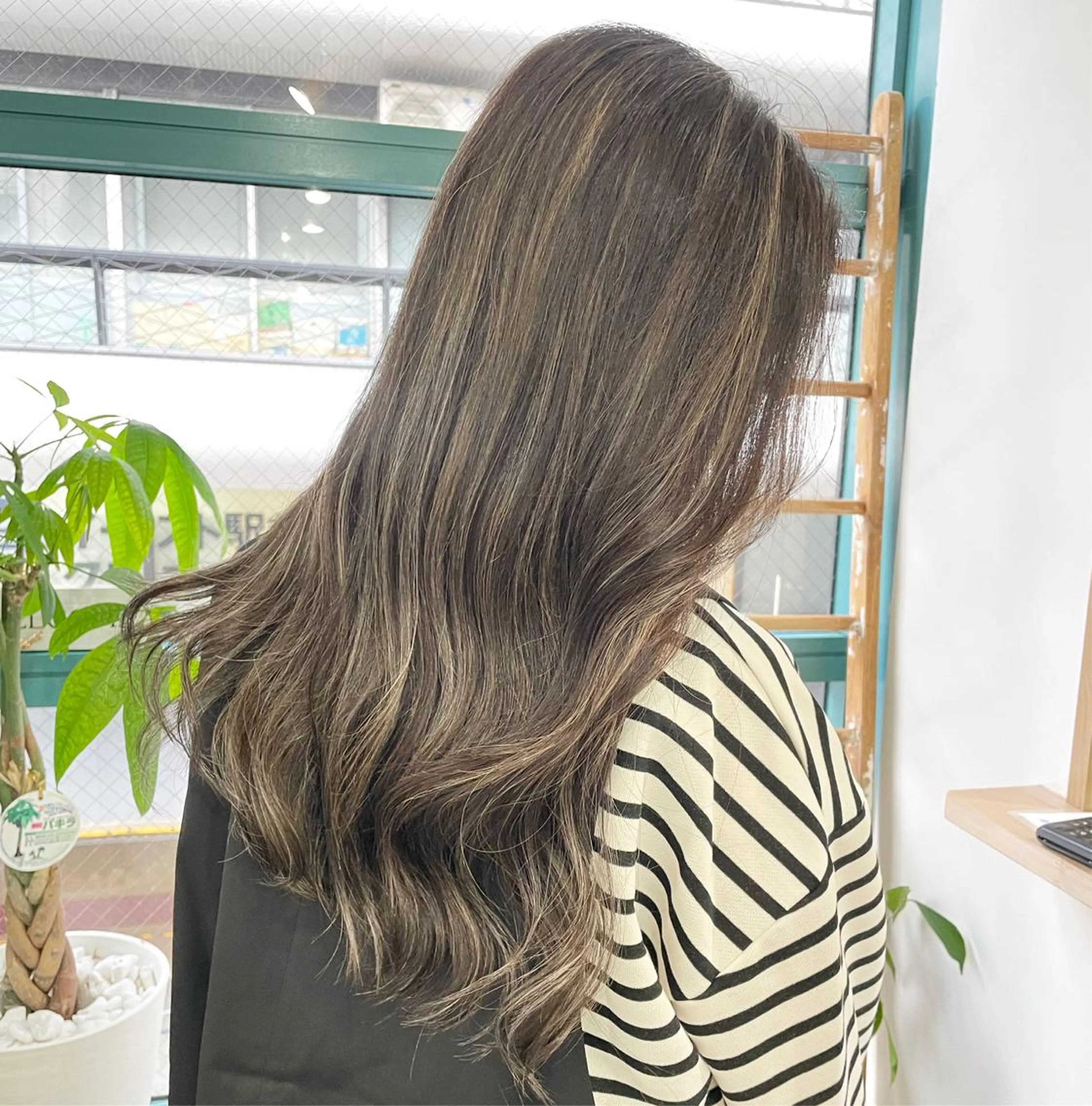 💛白髪ぼかしハイライト＋カット＋髪質改善トリートメント💛の写真