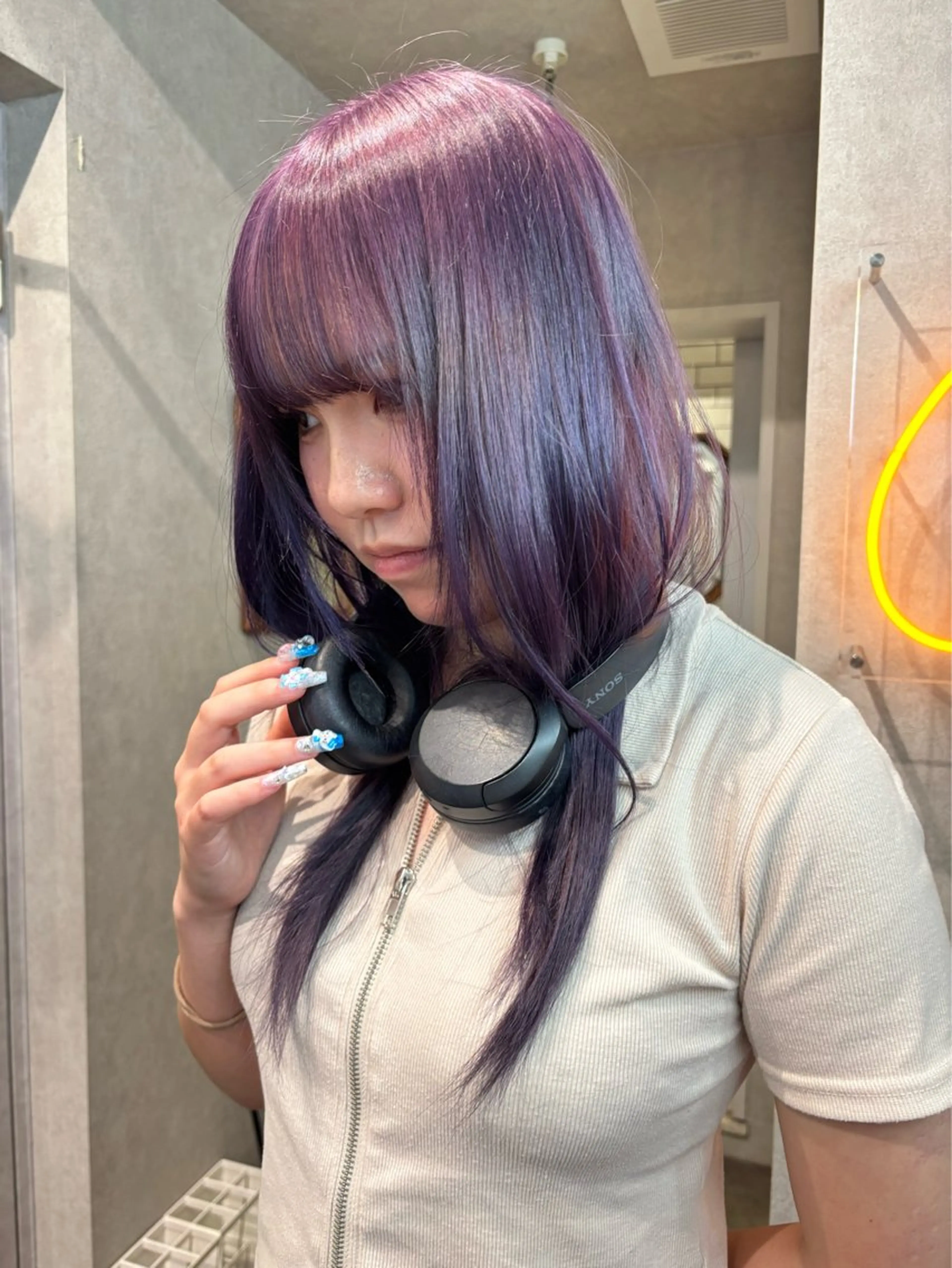 ロング カラー ヘアアレンジ 切りっぱなしボブ ブリーチ ダブルカラー イヤリングカラー ハイライトカラー iona/ハイトーン /ネイルのネイルデザイン