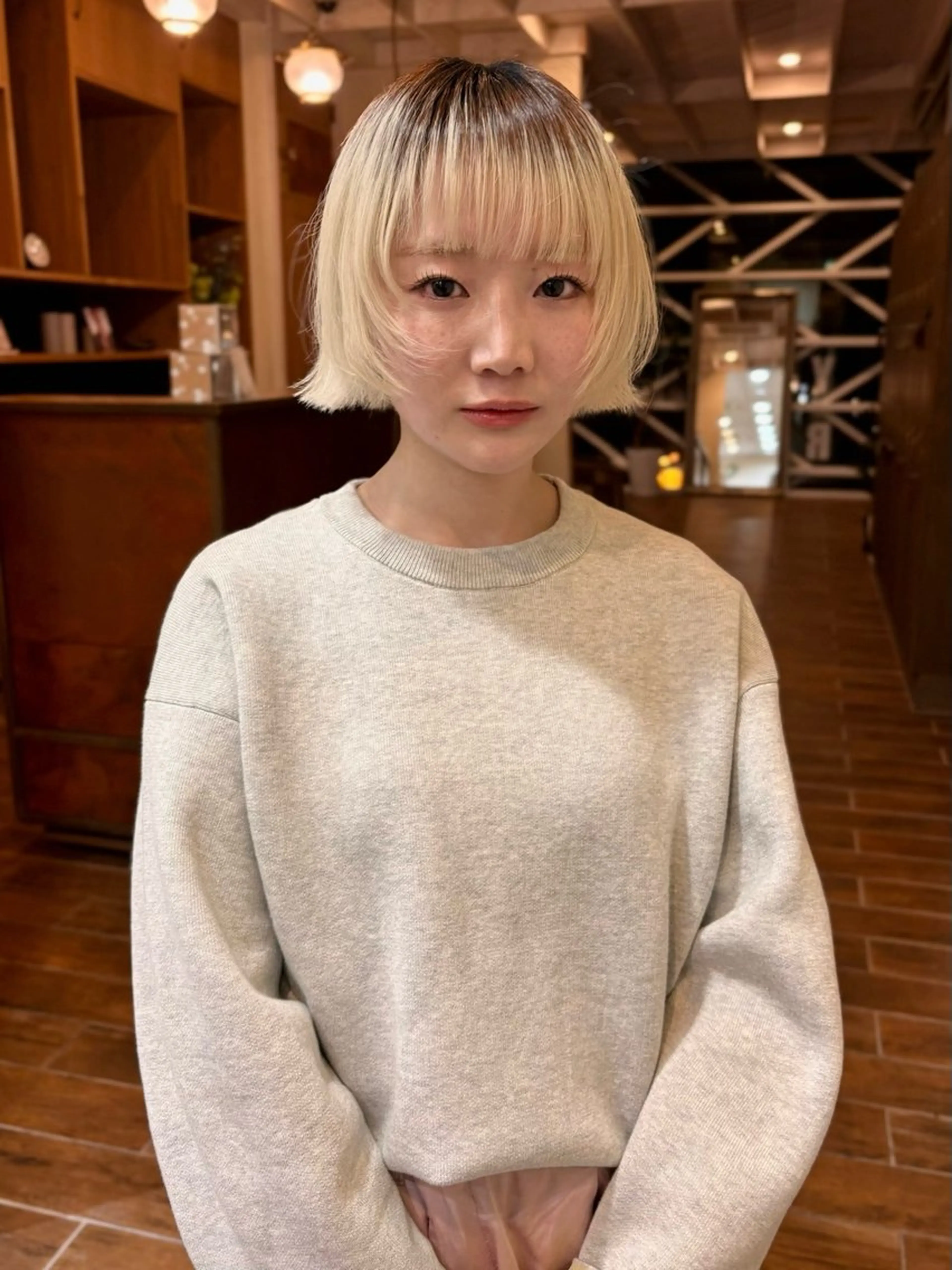 ショート ボブ 顔まわりレイヤー レイヤーカット カット トリートメント ハイトーン/デザイン カラー/るいのヘアスタイル