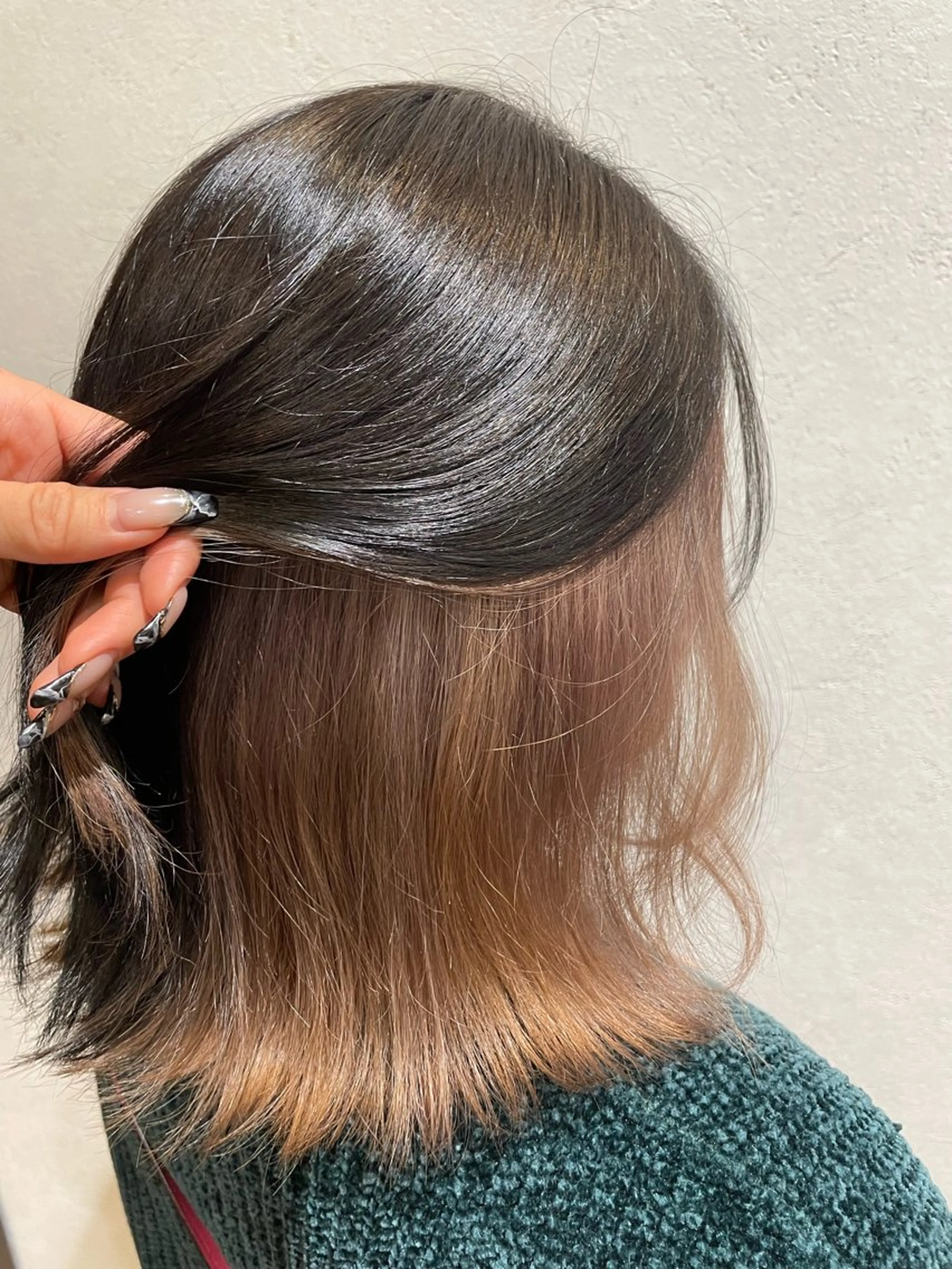 カラー 岡村 真子のヘアスタイル