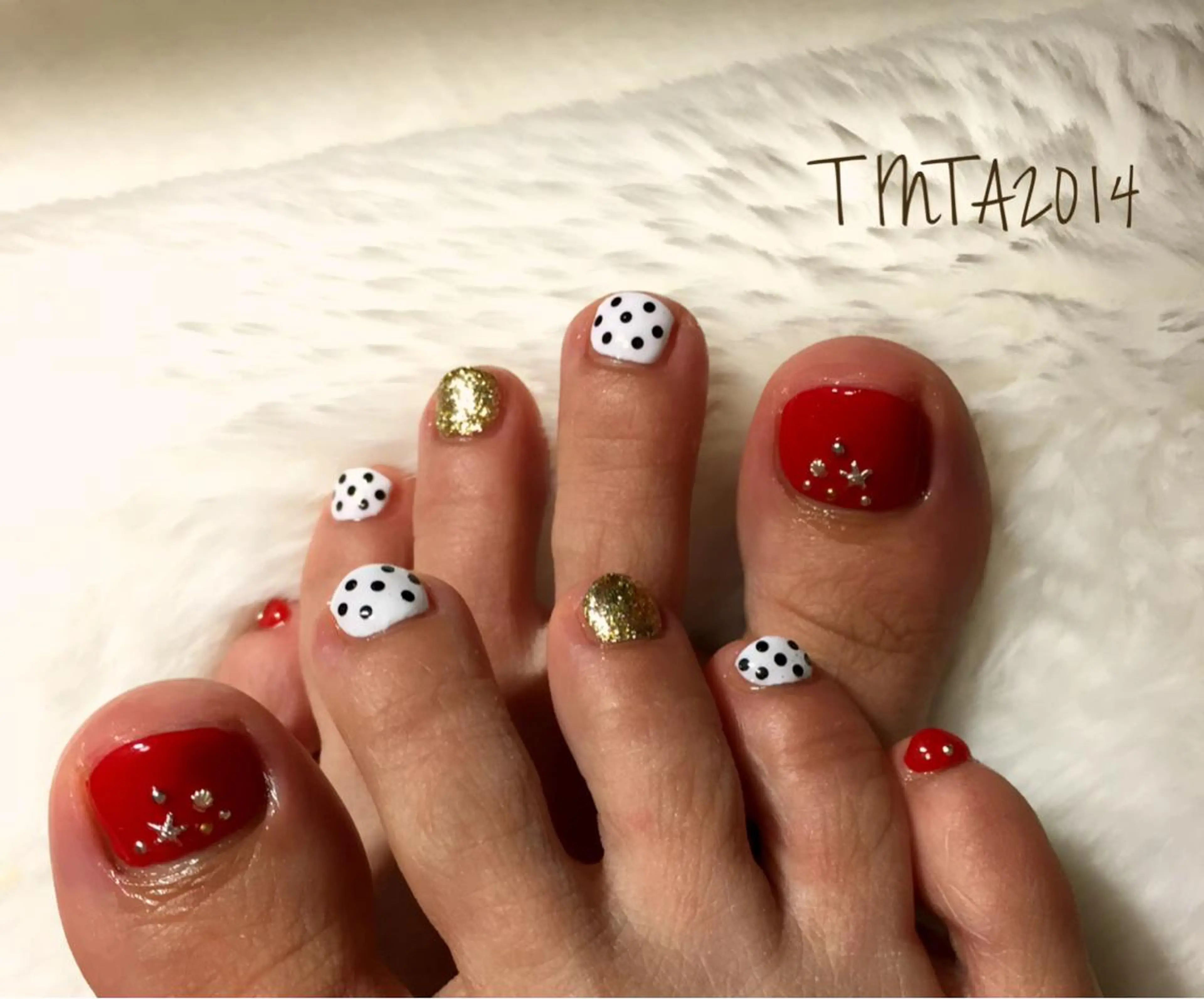 ネイル ドット 赤色 馬場 典子のネイルデザイン