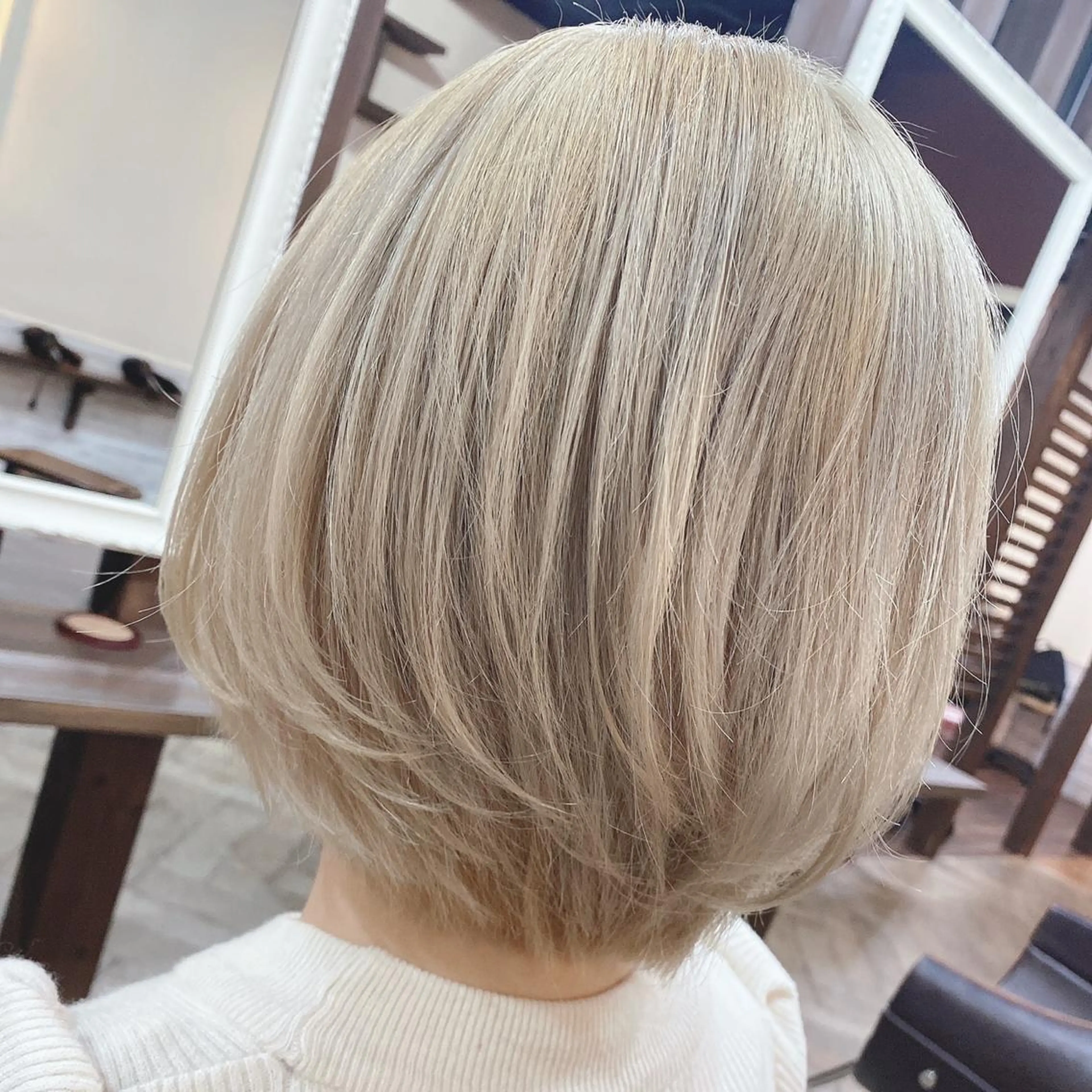 ショート カラー ブリーチ ハイトーンカラー 女性指名人気no.1 尾崎のヘアスタイル