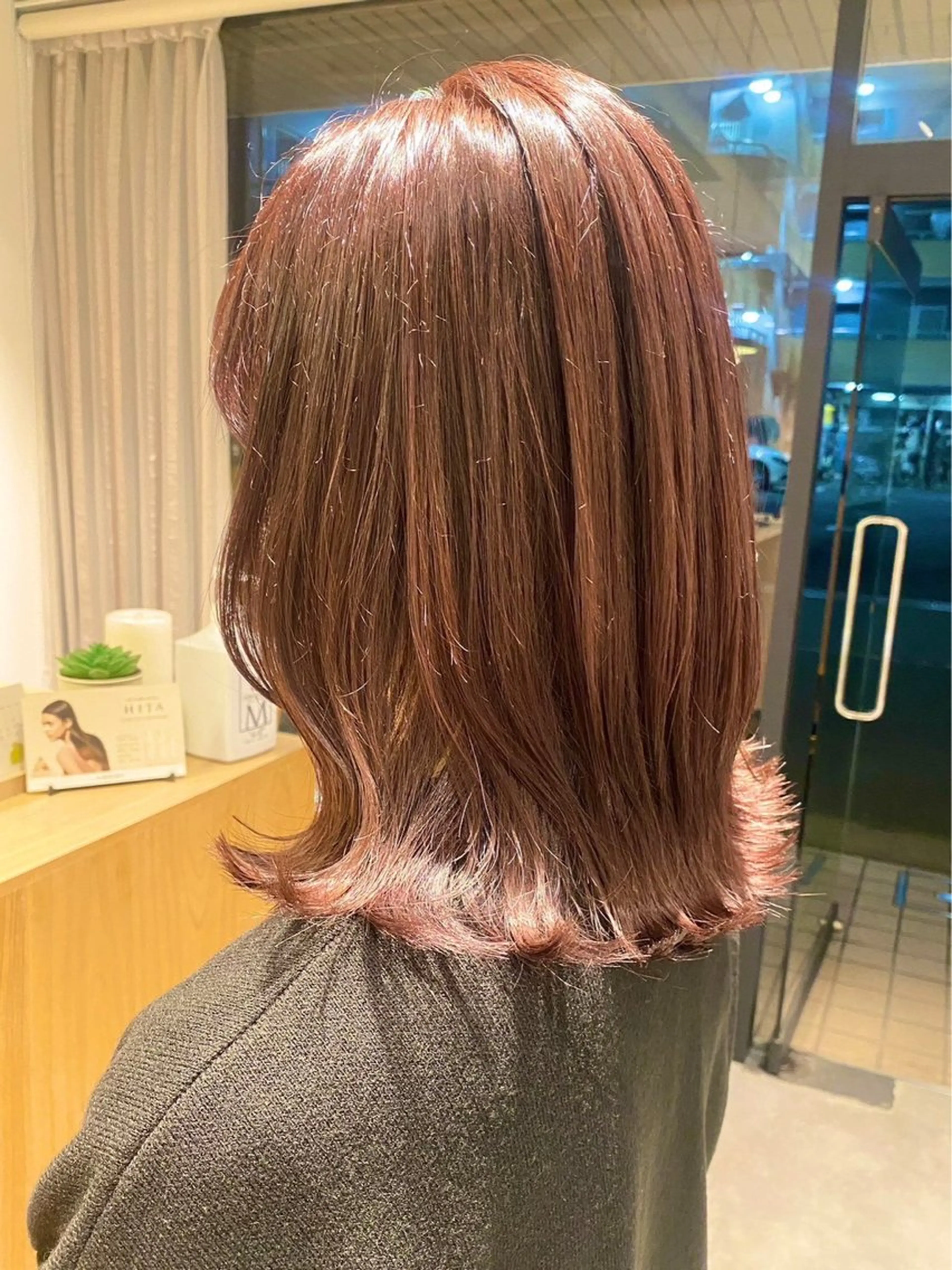 ミディアム カラー 俵 菜月のヘアスタイル