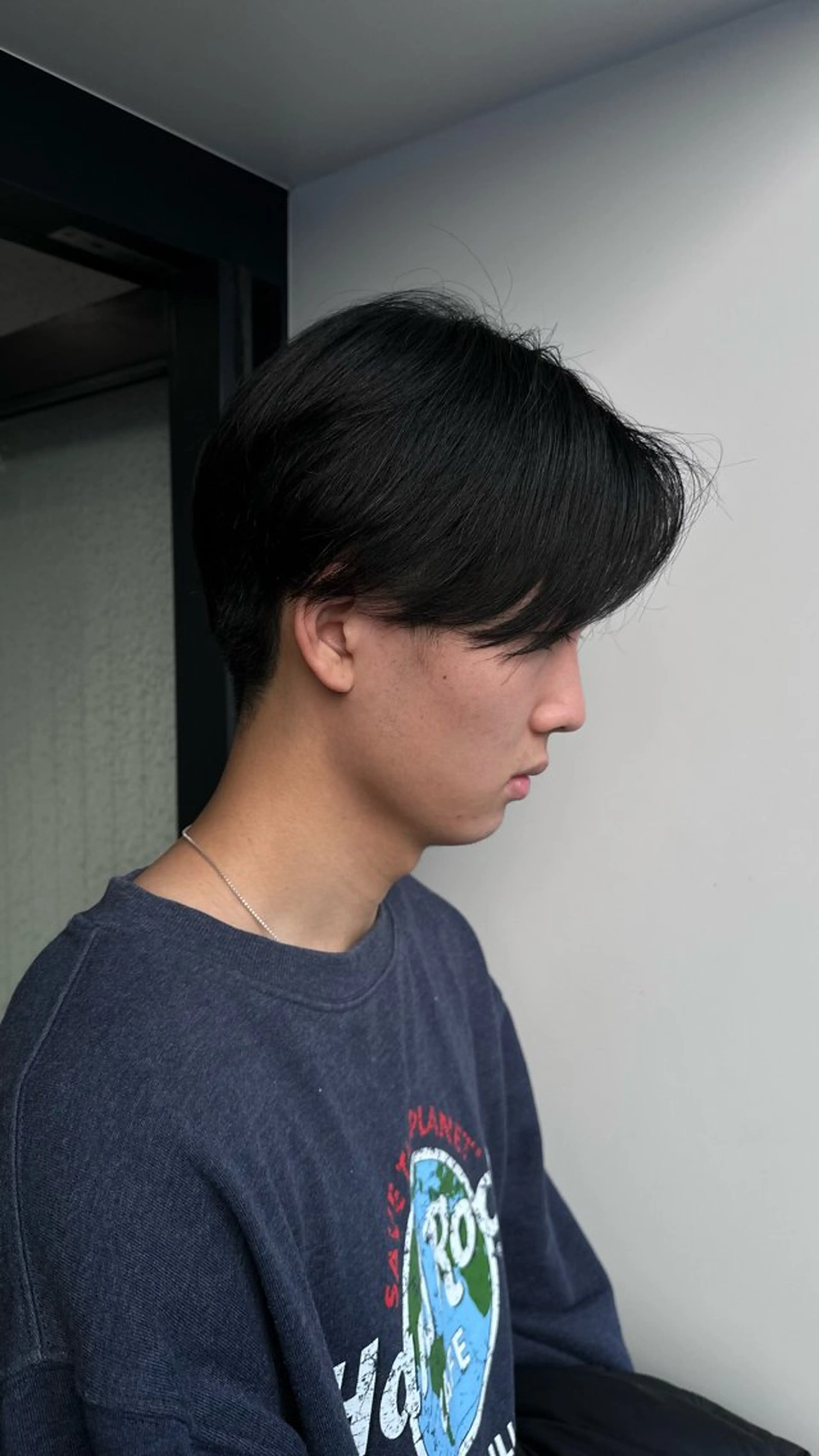 ショート メンズ 切りっぱなしボブ メンズブリーチ センターパート メンズハイライト メンズハイトーン カット HARUKI🏔️/ メンズ/透けブラウンのヘアスタイル