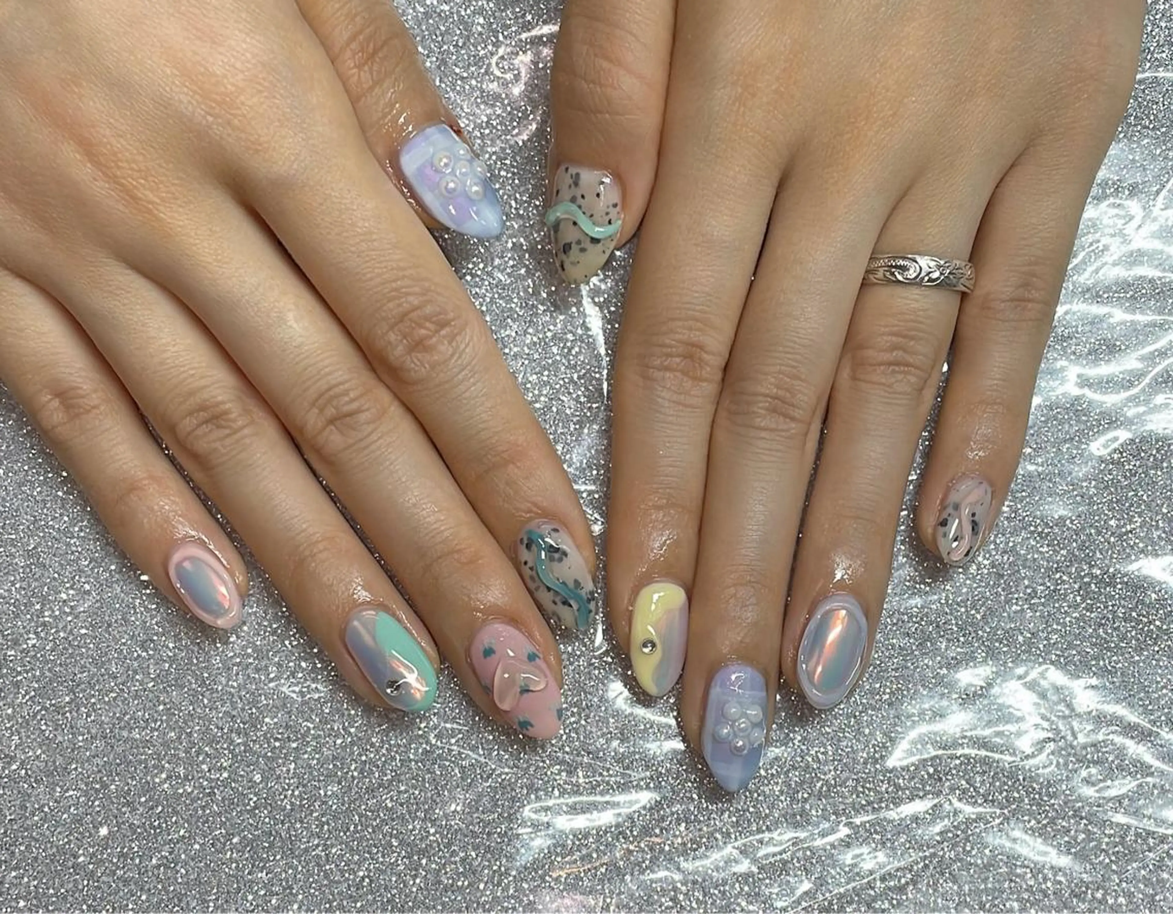 ネイル ハンドネイル VIERU 🌈🎀💖のネイルデザイン