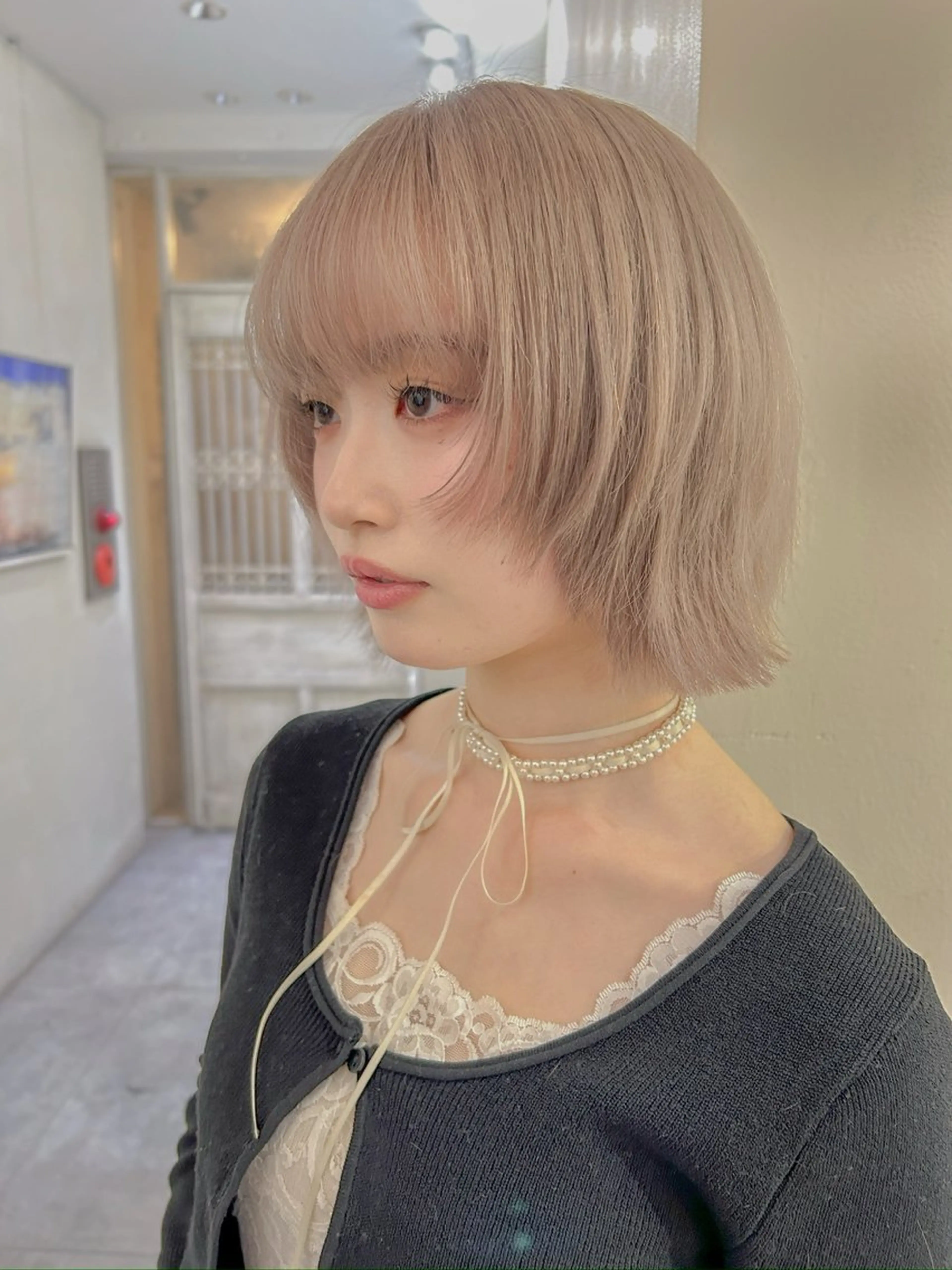 ショート カラー ベージュカラー ホワイトベージュ ボブ 顔まわりレイヤー 顔周りカット ﾘｭｳﾄ/ オシャレ製造美容師のヘアスタイル