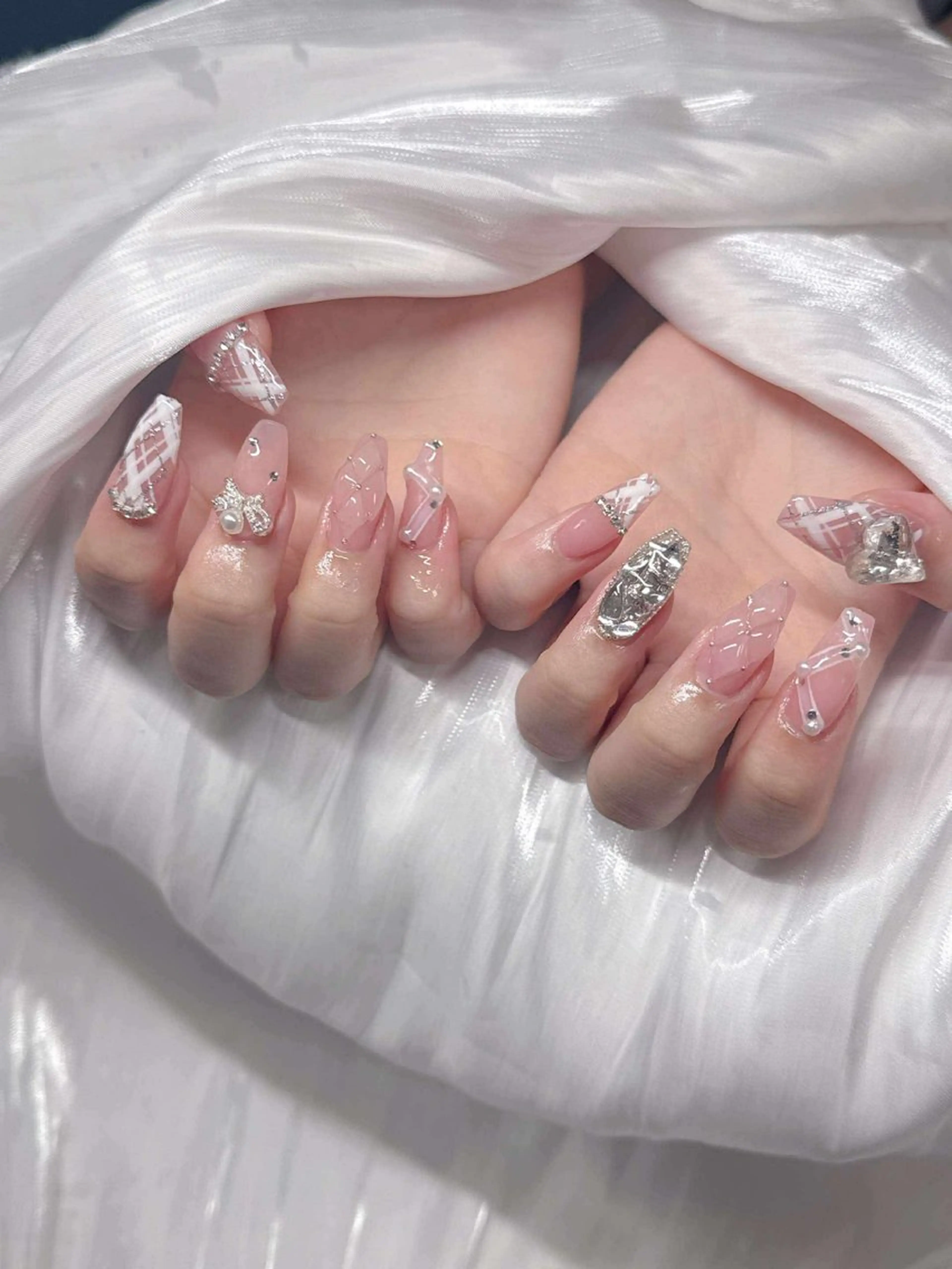 ネイル 長さ出し グラデーション 卒業式 キラキラネイル マグネットネイル ハンドネイル Lee Nailsのネイルデザイン