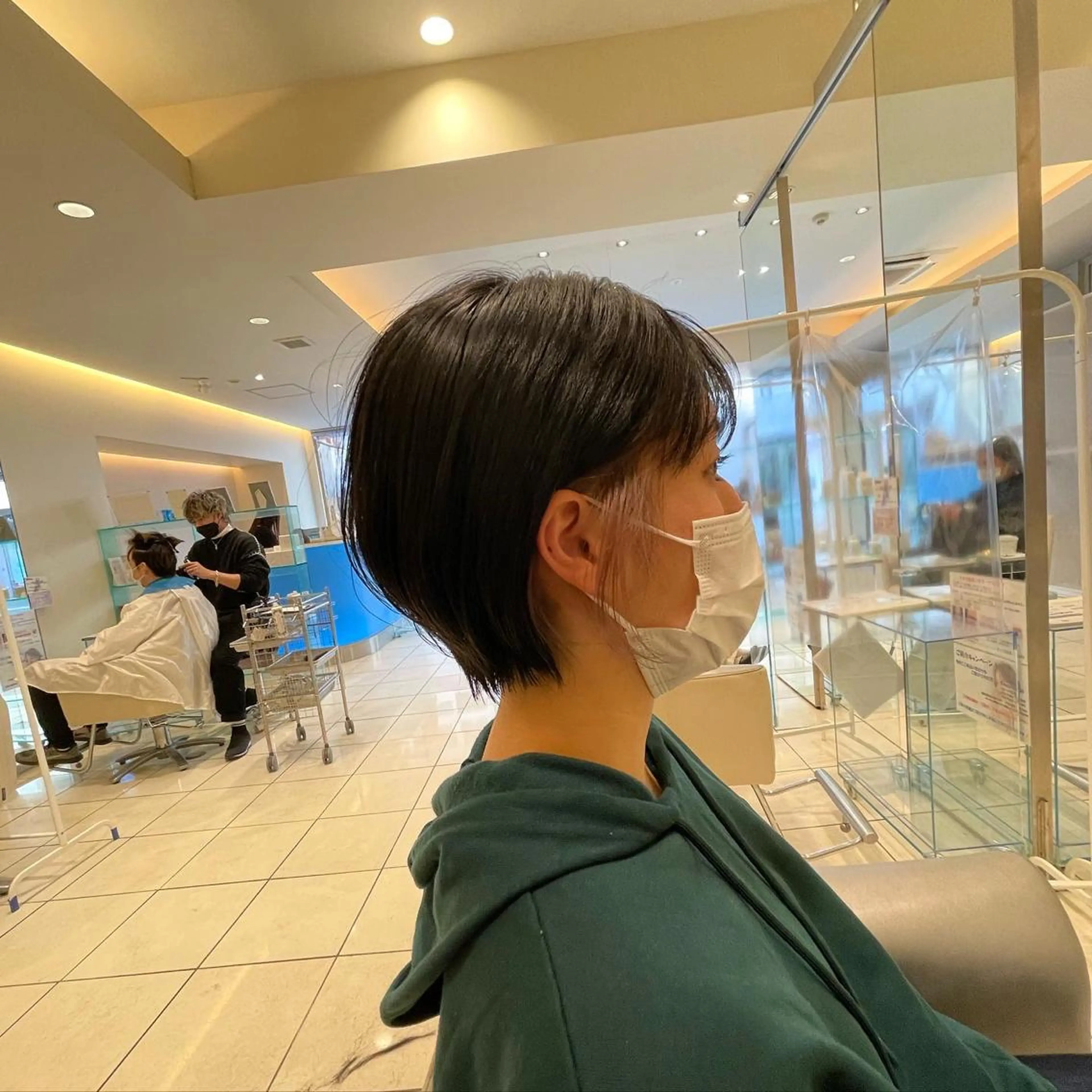 ショート MODEks eau 佐藤優志のヘアスタイル