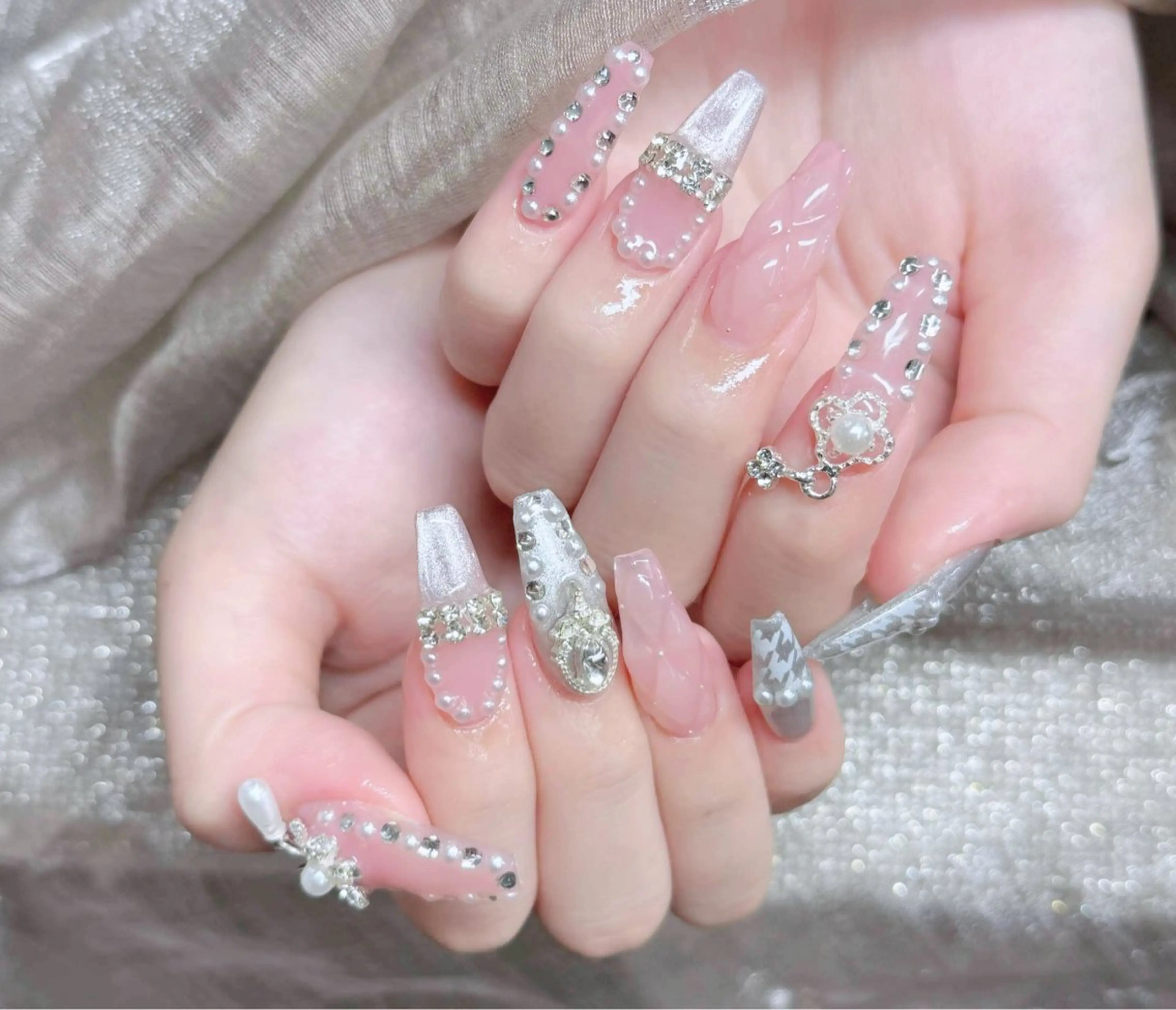 ネイル オーロラネイル クリアネイル フラッシュネイル ジェルネイル グラデーション ハンドネイル Amee Nail Salonのネイルデザイン