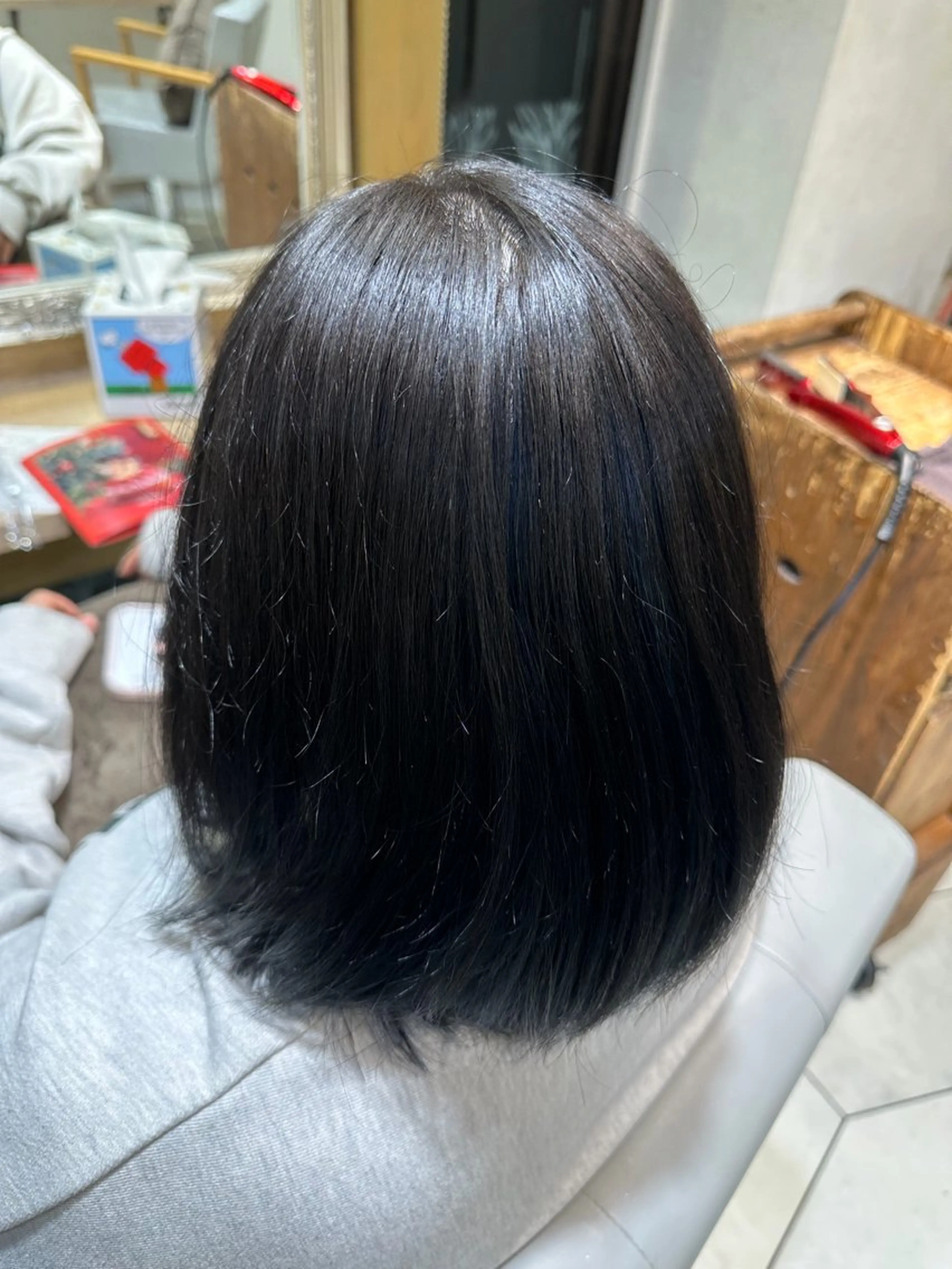 カラー 黒髪 ブルーカラー 長谷川 幸帆のヘアスタイル