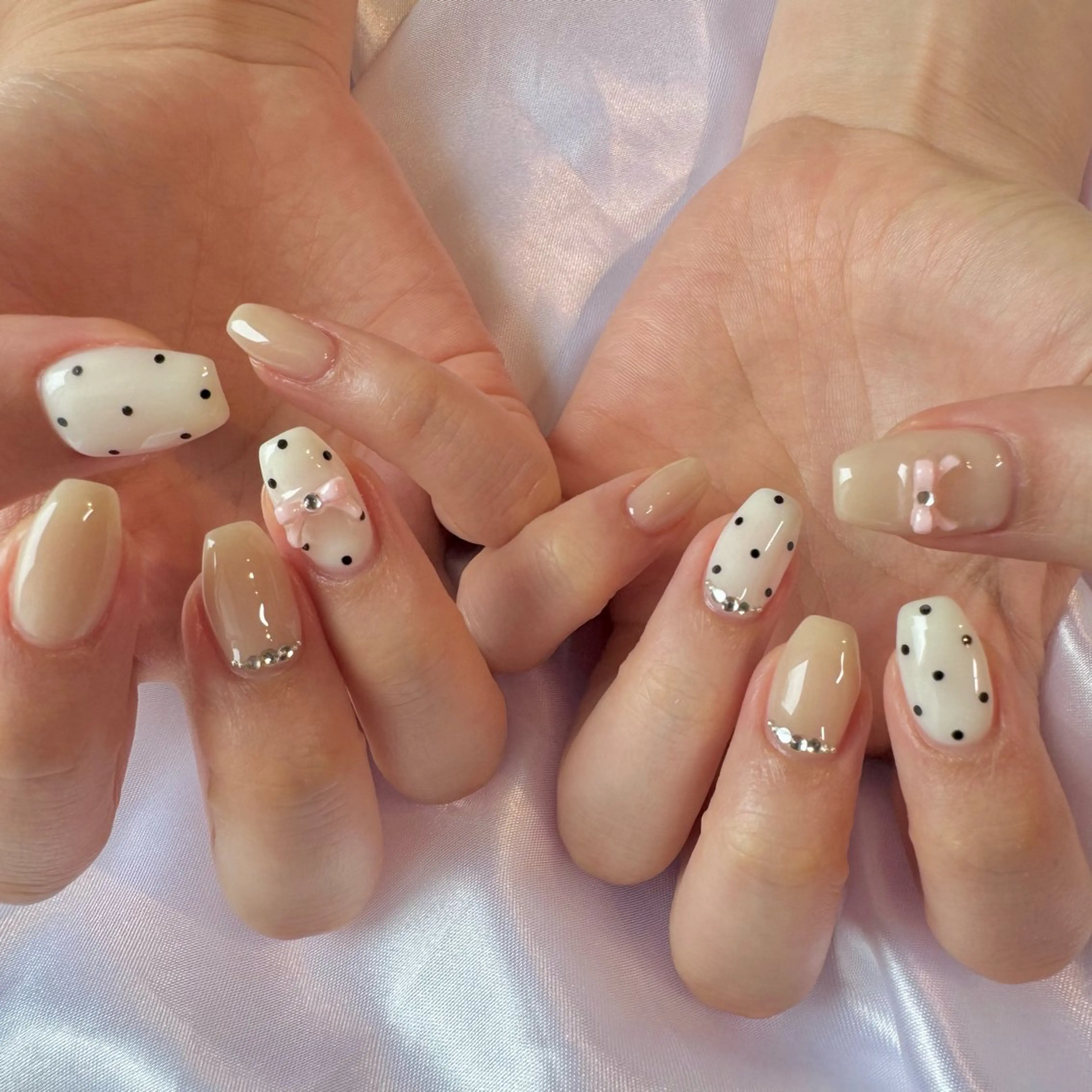 ネイル ドット ガーリー ハンドネイル nail salon e'mu💐のネイルデザイン