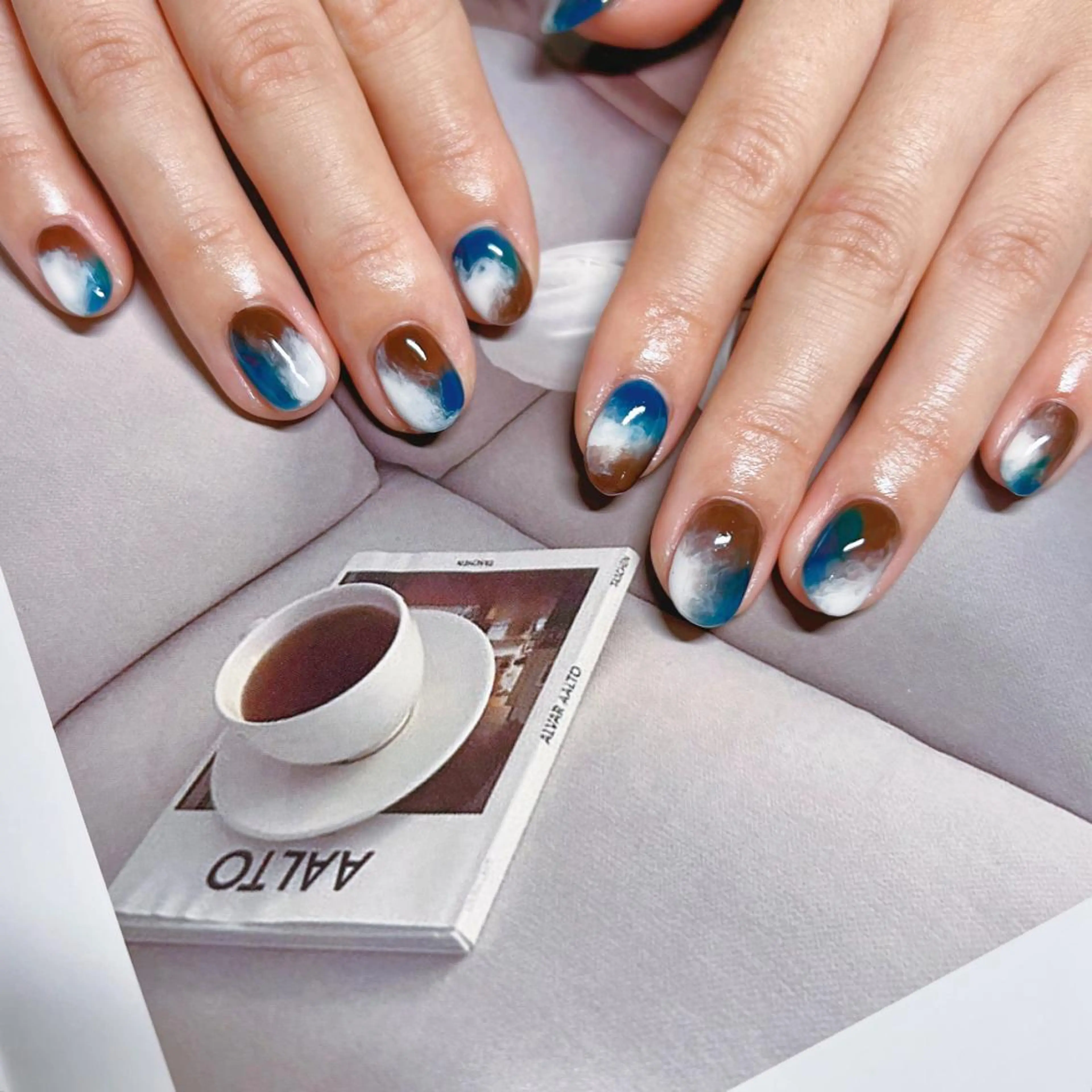 ネイル オーロラネイル フットネイル フレンチネイル ジェルネイル 韓国ネイル ハンドネイル ハンドケア 【ENサロン】 Rei🎀Nailのネイルデザイン