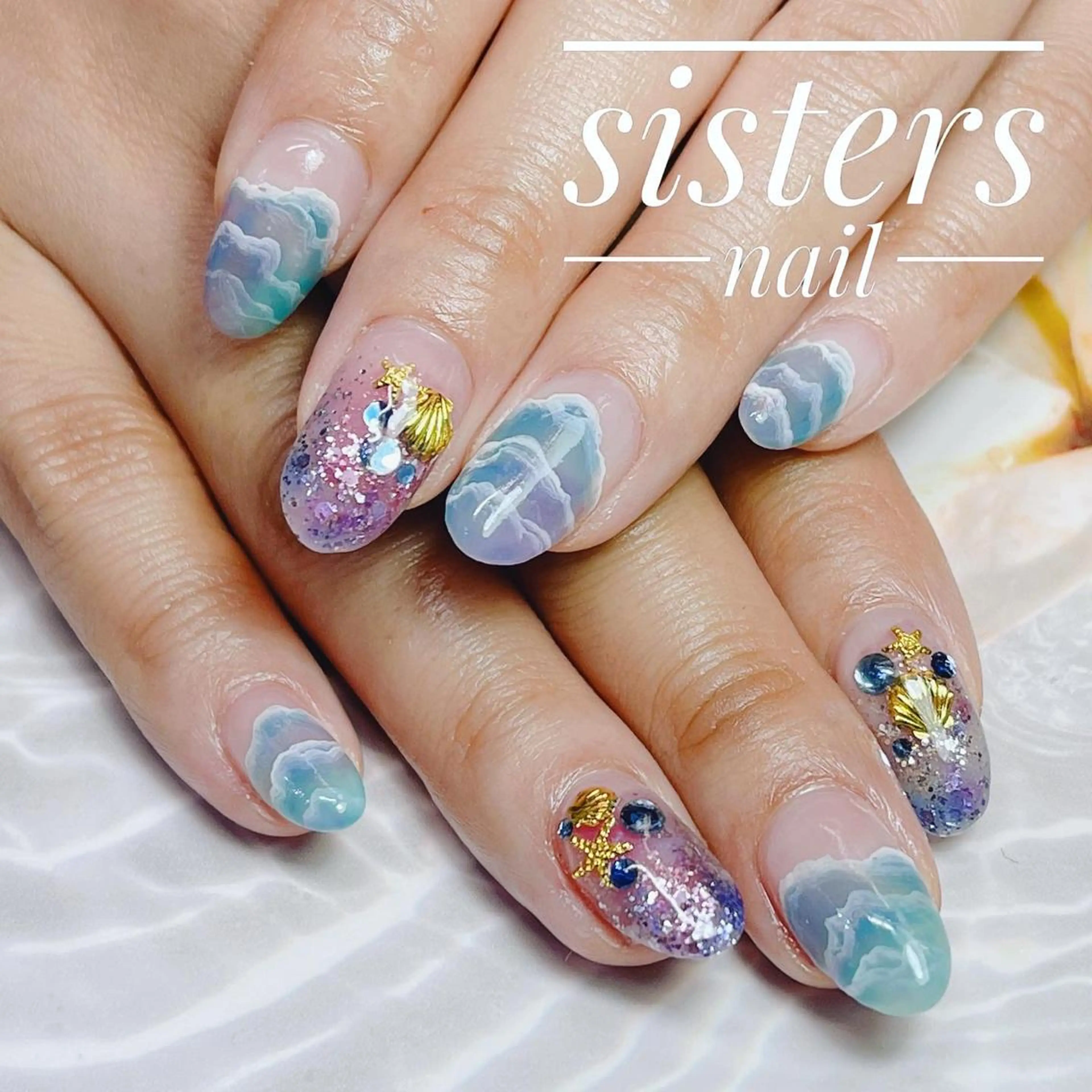 ネイル アートネイル キラキラネイル ニュアンスネイル 夏ネイル ハンドネイル ハンドケア sisters nail.fのネイルデザイン