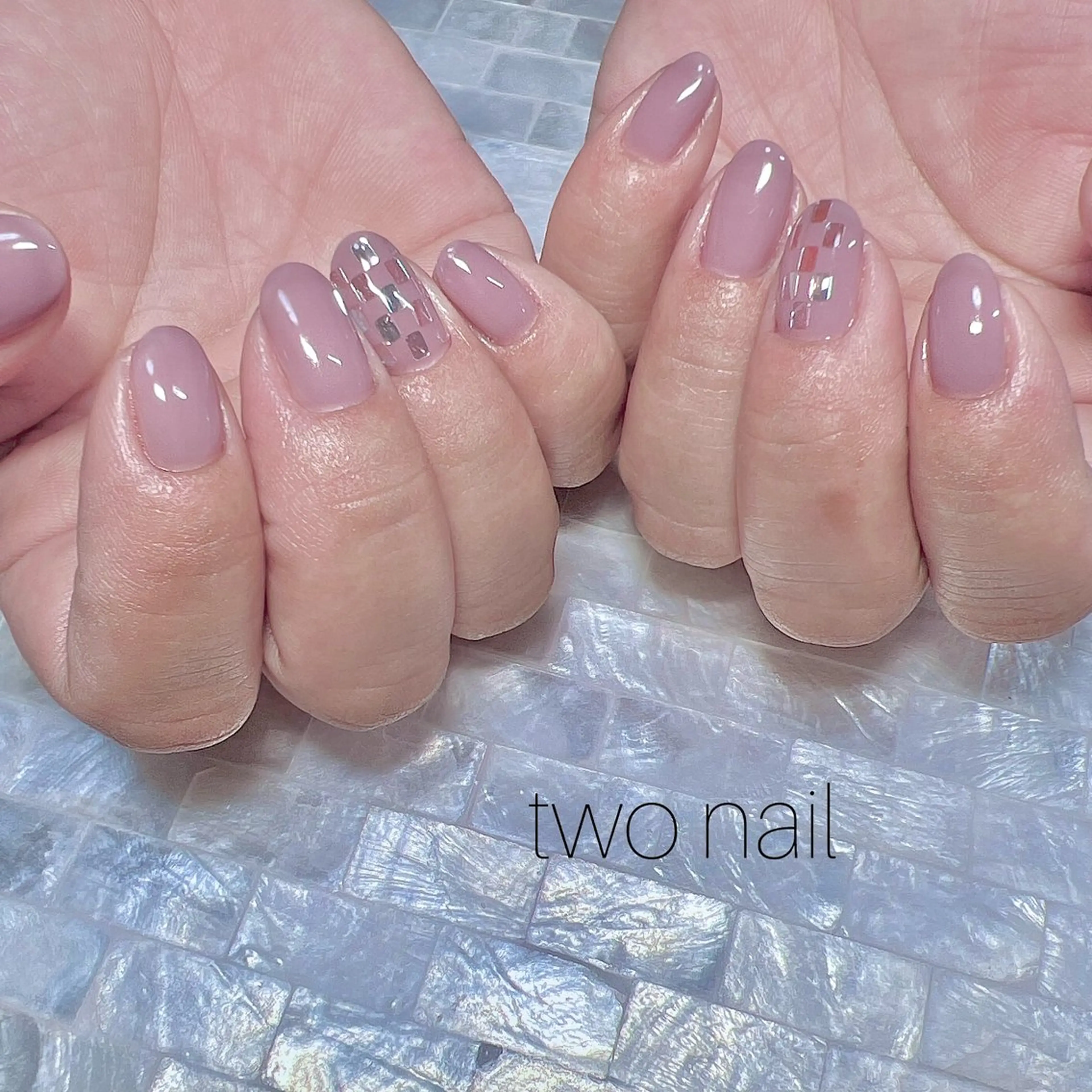 ネイル オーロラネイル ネイルチップ ホワイト ハンドネイル two nailのネイルデザイン