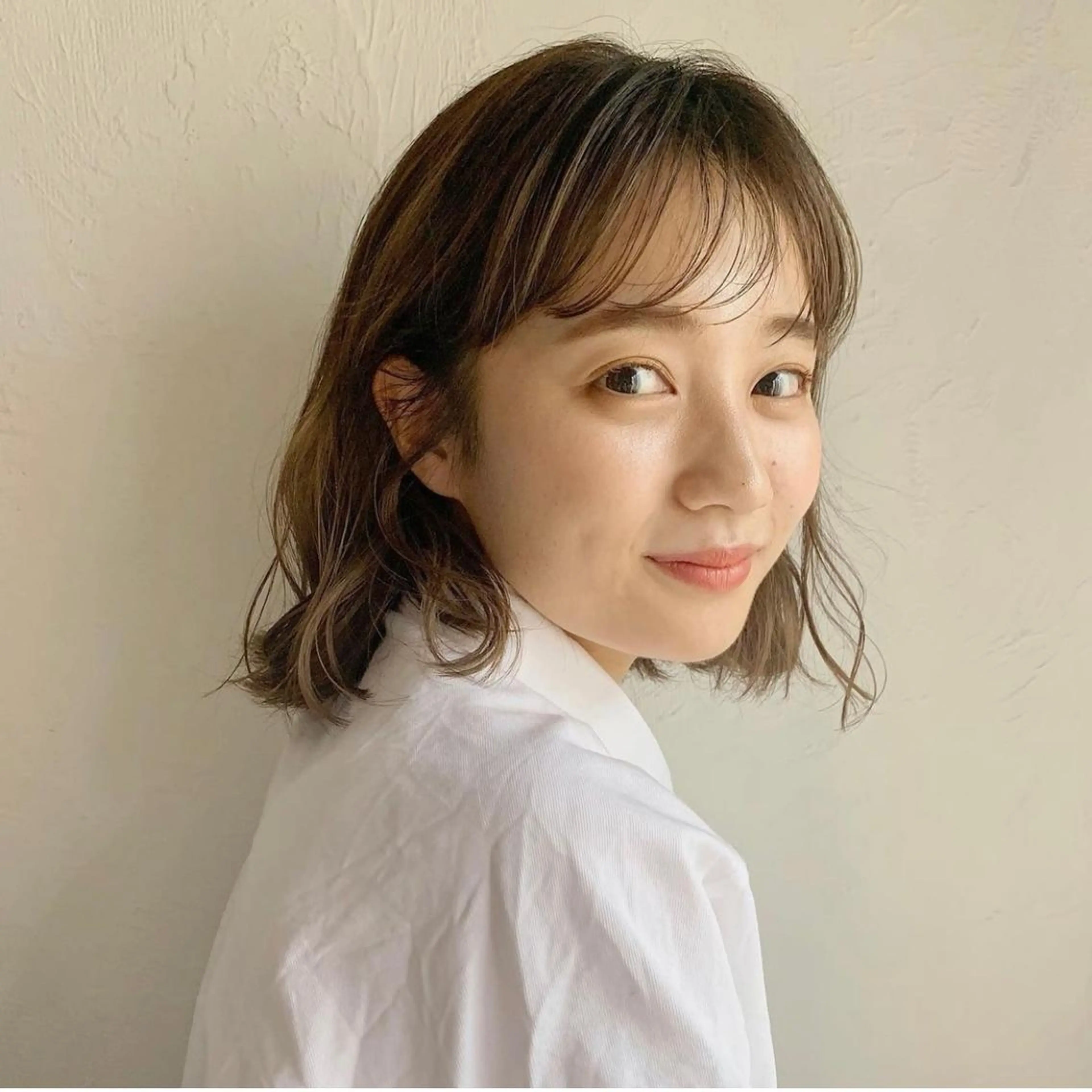 ミディアム カラー 野村 百花のヘアスタイル