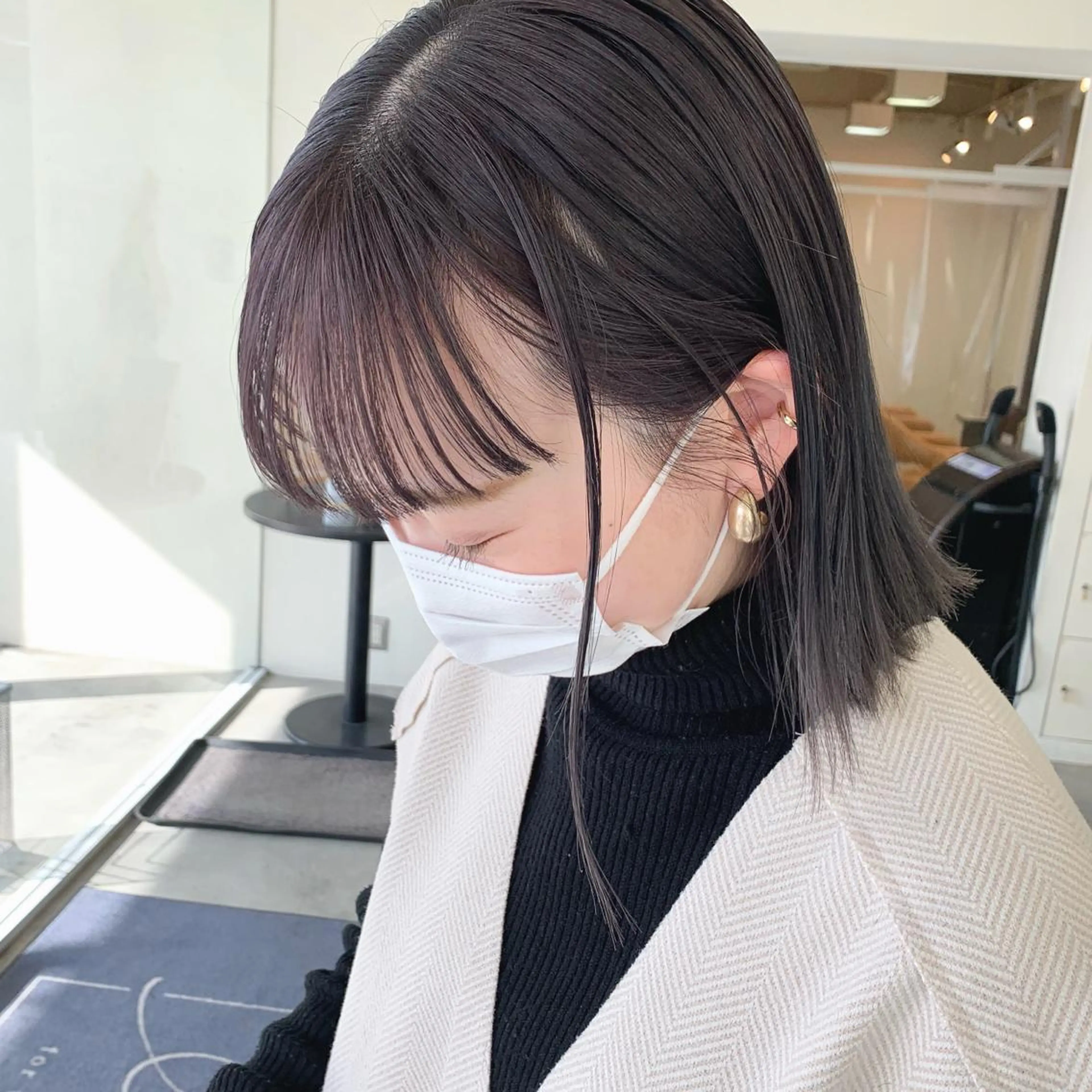 ショート パープルカラー 岩井 愛生のヘアスタイル