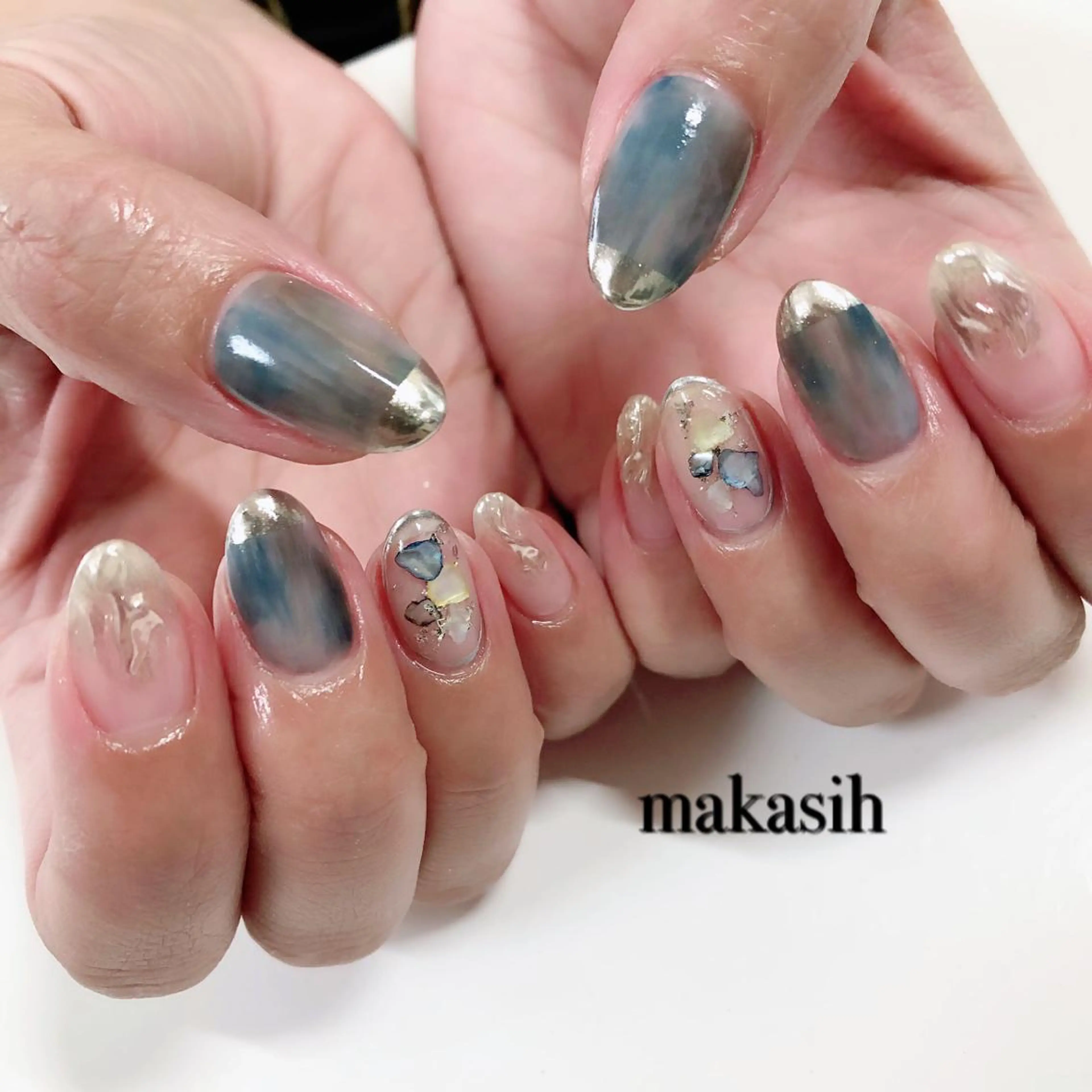 ネイル ブルー ミラーネイル ニュアンスネイル 濱田 美菜子のエステ・リラクイメージ