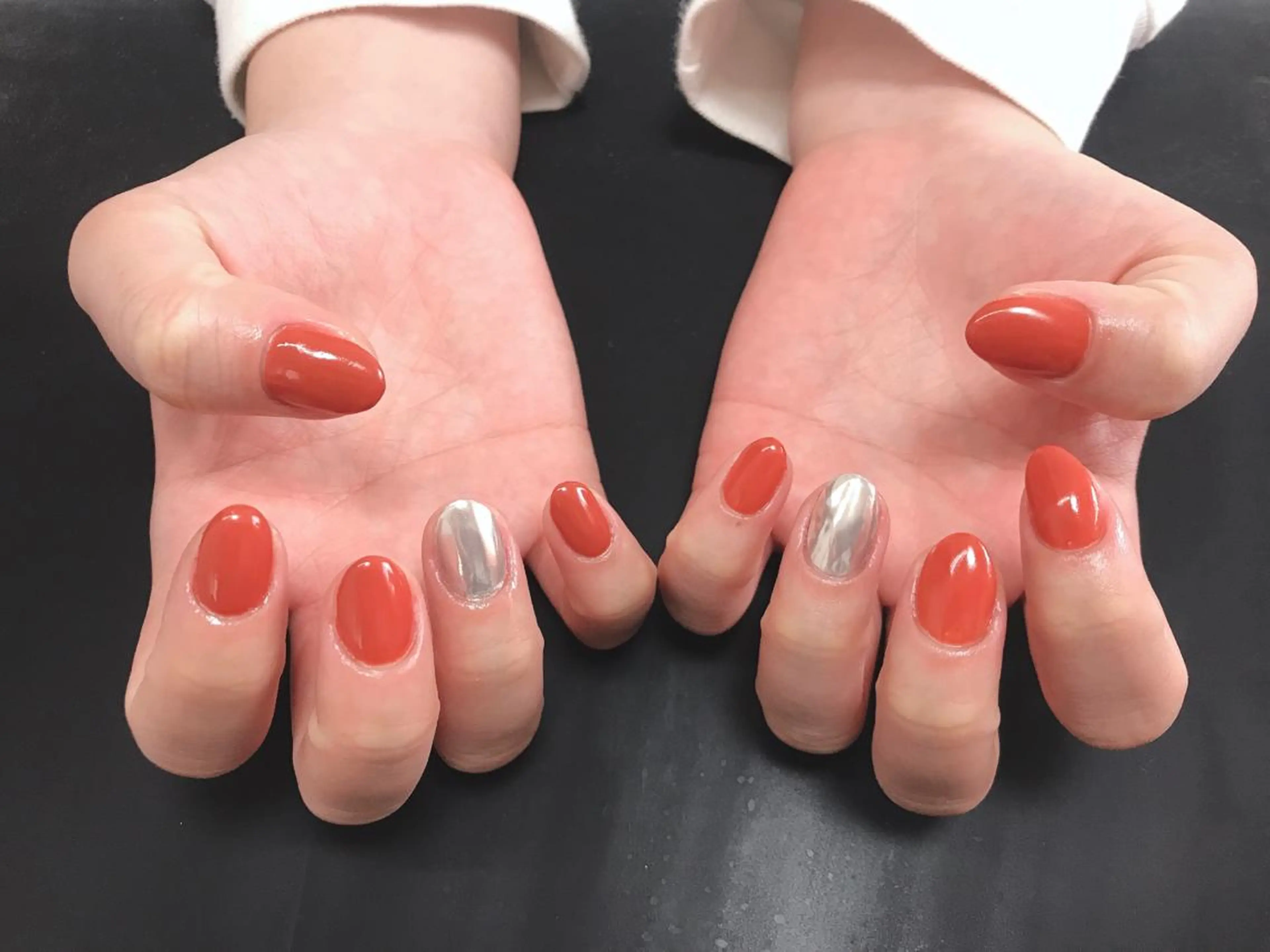 ネイル ミラーネイル ワンカラーネイル シルバー nailroom DIASOMNIAのネイルデザイン