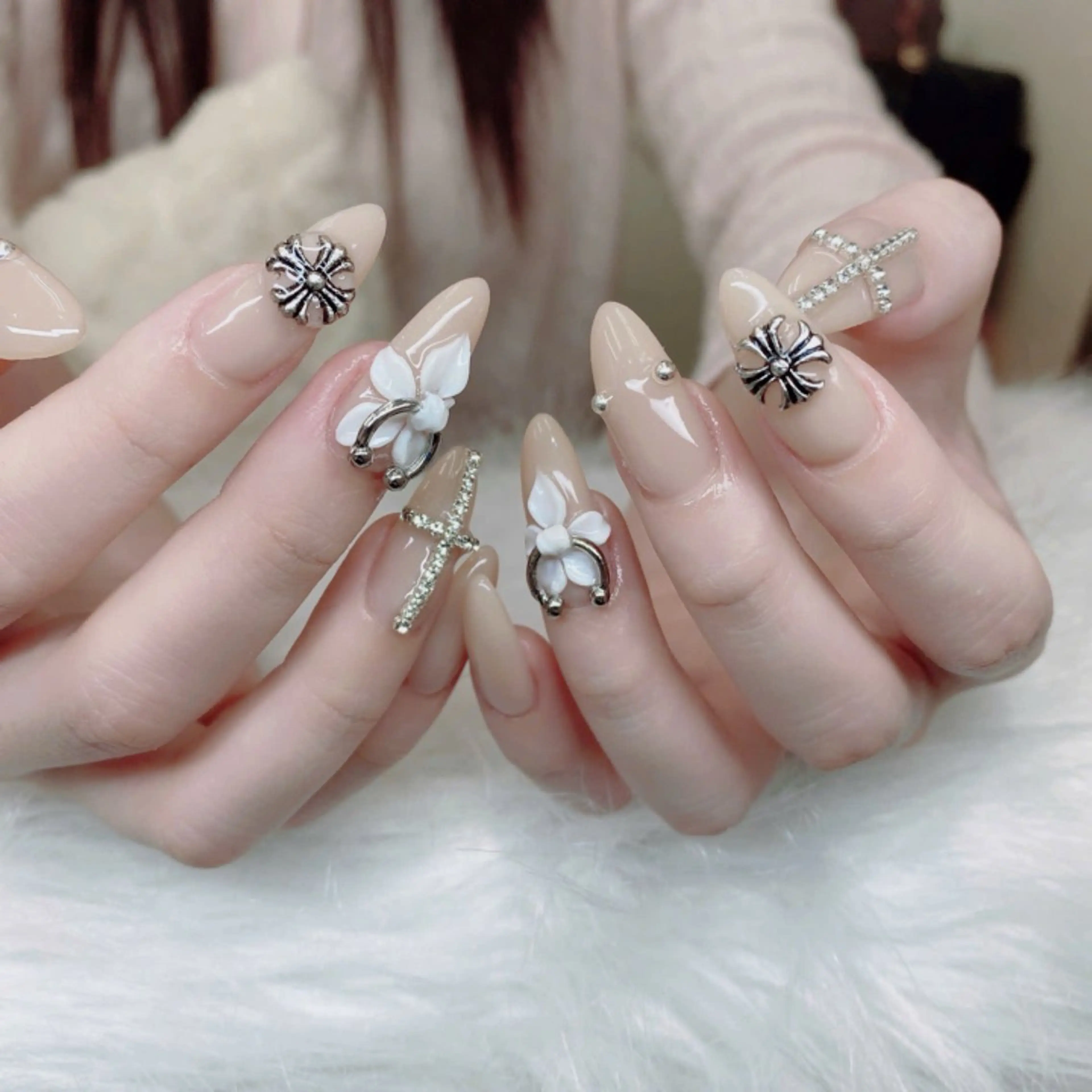 ネイル チークネイル フレンチネイル グラデーション キラキラネイル 韓国ネイル ハンドネイル Minette nailHuongのネイルデザイン