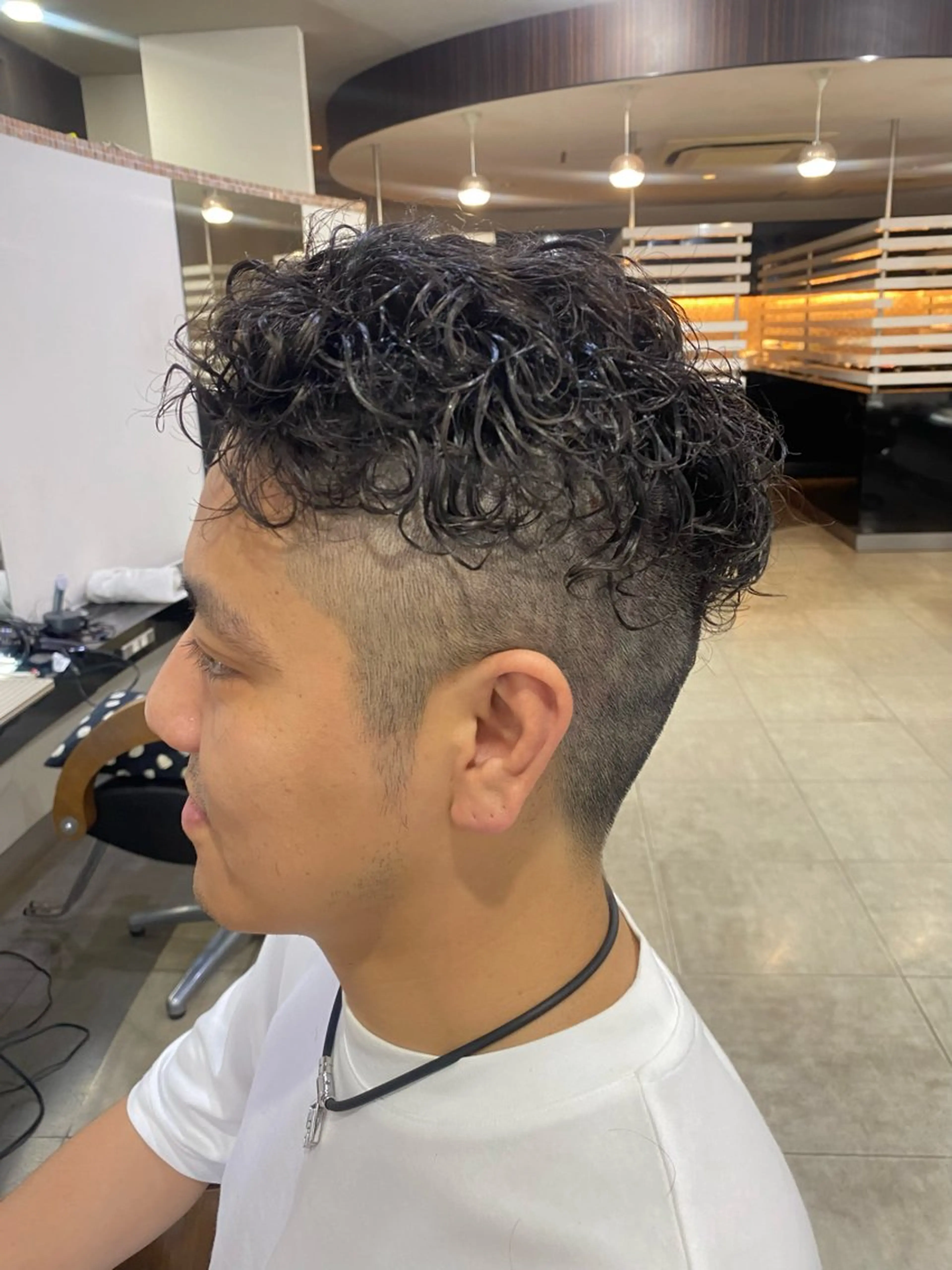 ショート パーマ メンズ メンズパーマ ツーブロック 烏山 達也のヘアスタイル