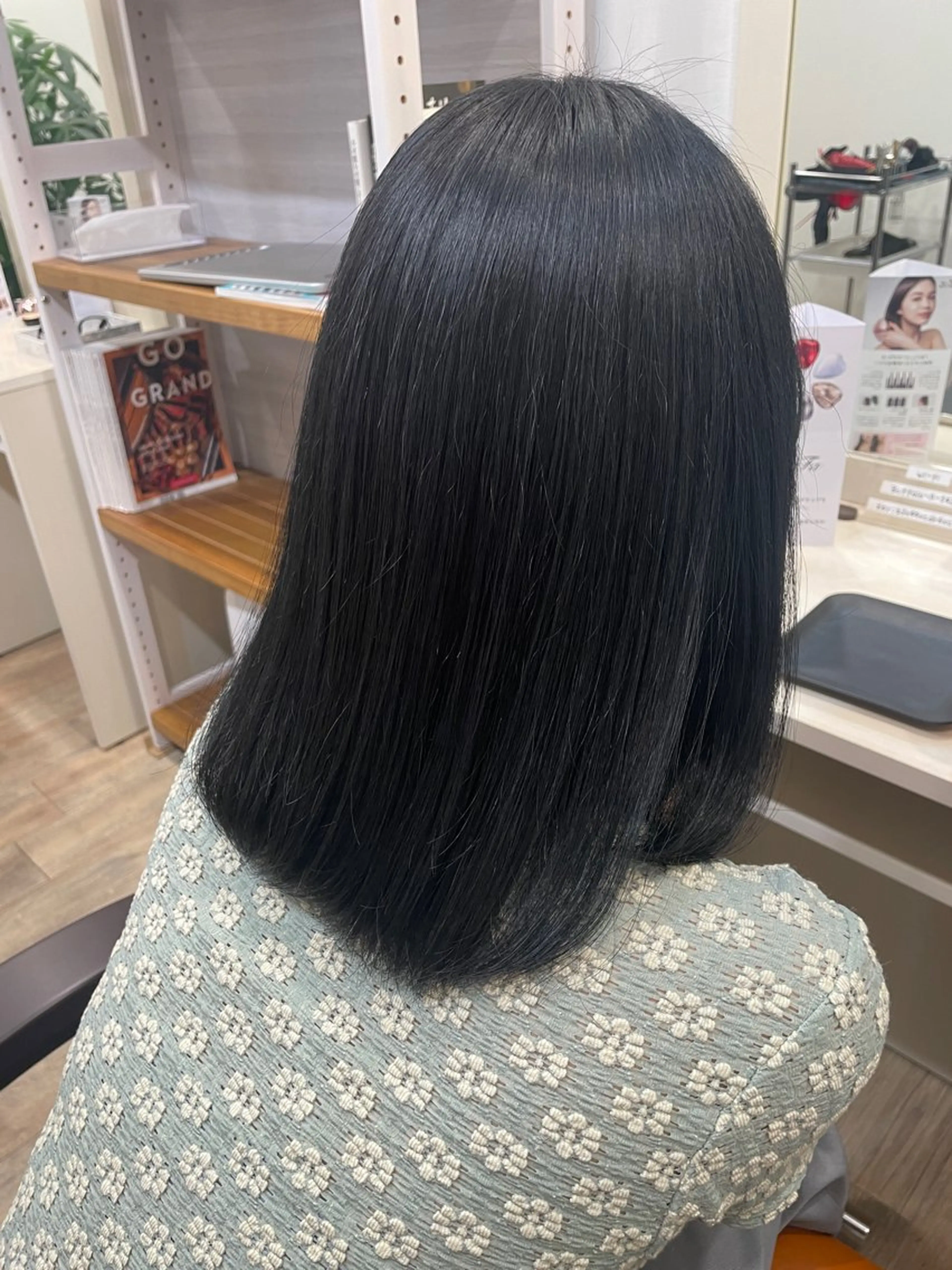 ミディアム 渡辺 愛花のヘアスタイル