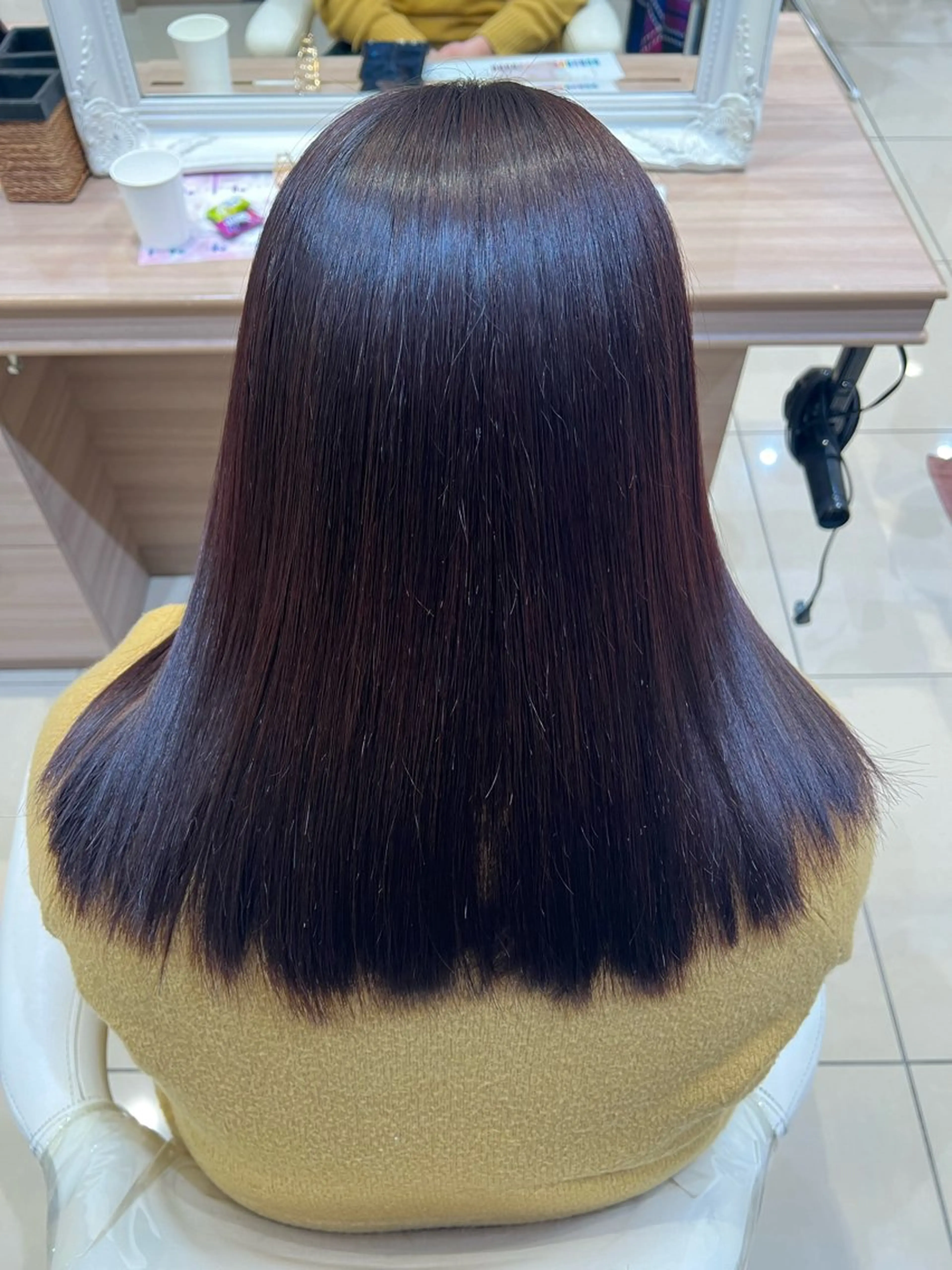 セミロング カラー まとまる艶髪艶カラー 🤍内田さわか🎀のヘアスタイル