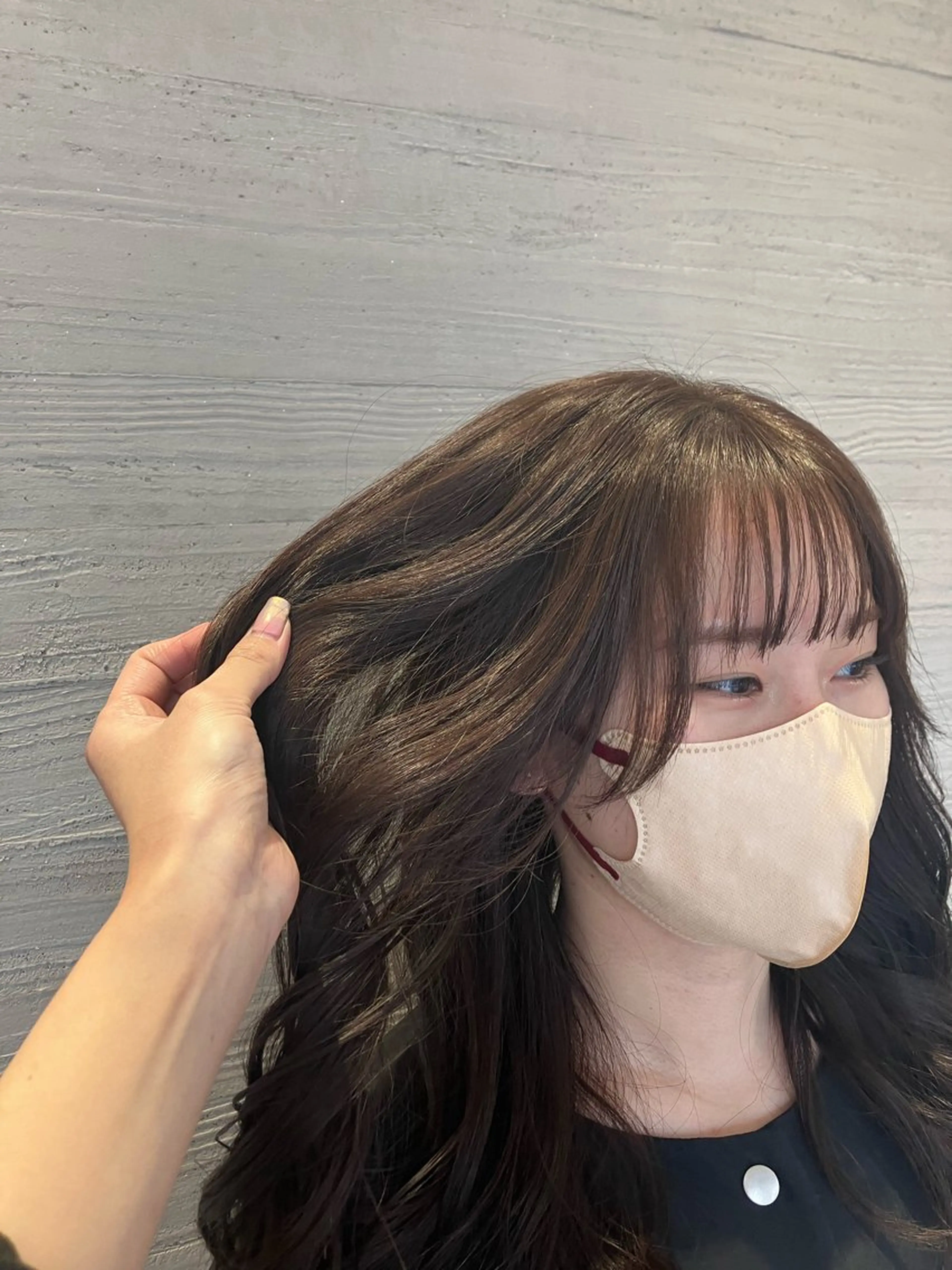 ロング カラー グレージュ サキ🤍ハイトーン 🩰くびれ巻きヘアのヘアスタイル