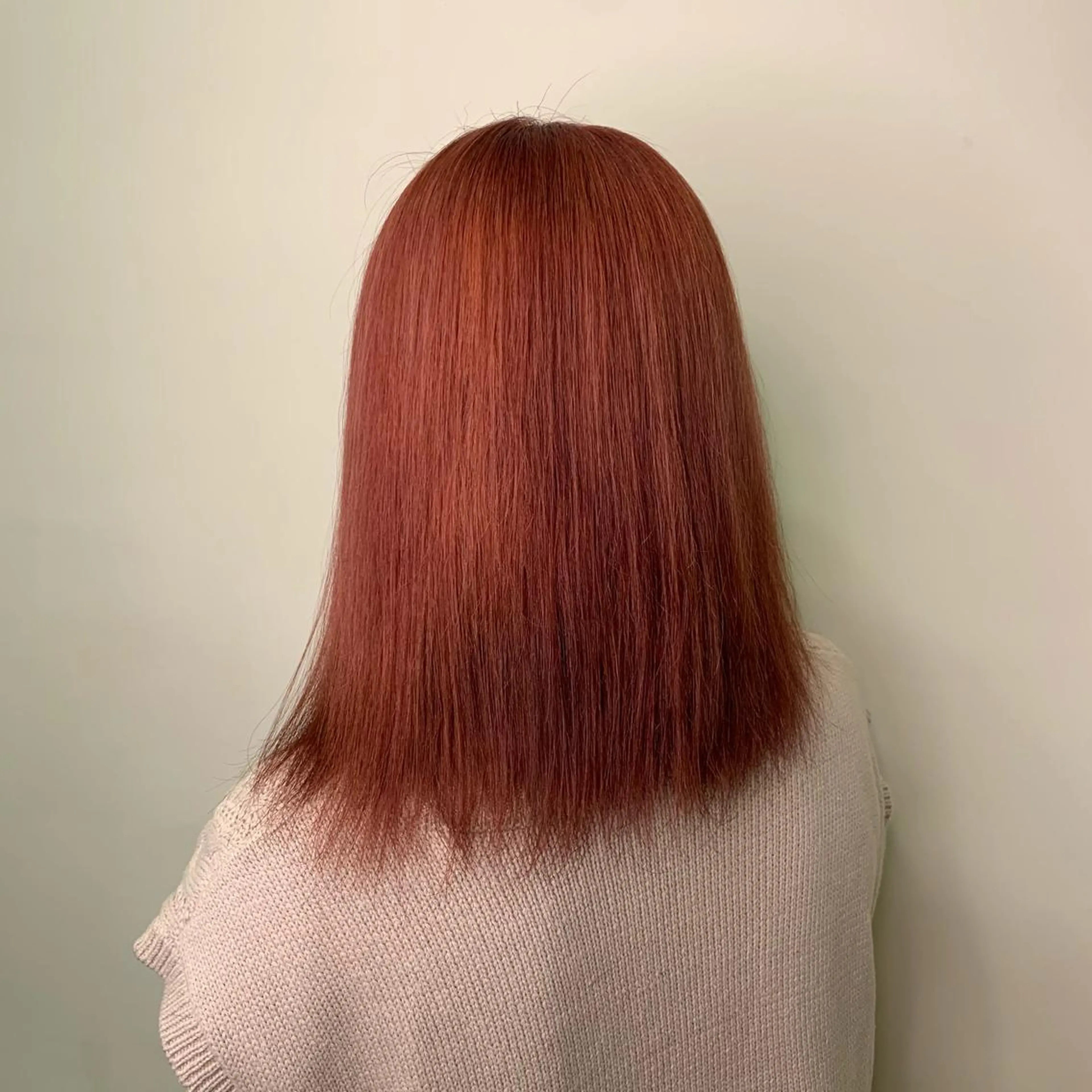 カラー ブリーチ ピンクカラー レッドカラー 染矢 優希のヘアスタイル