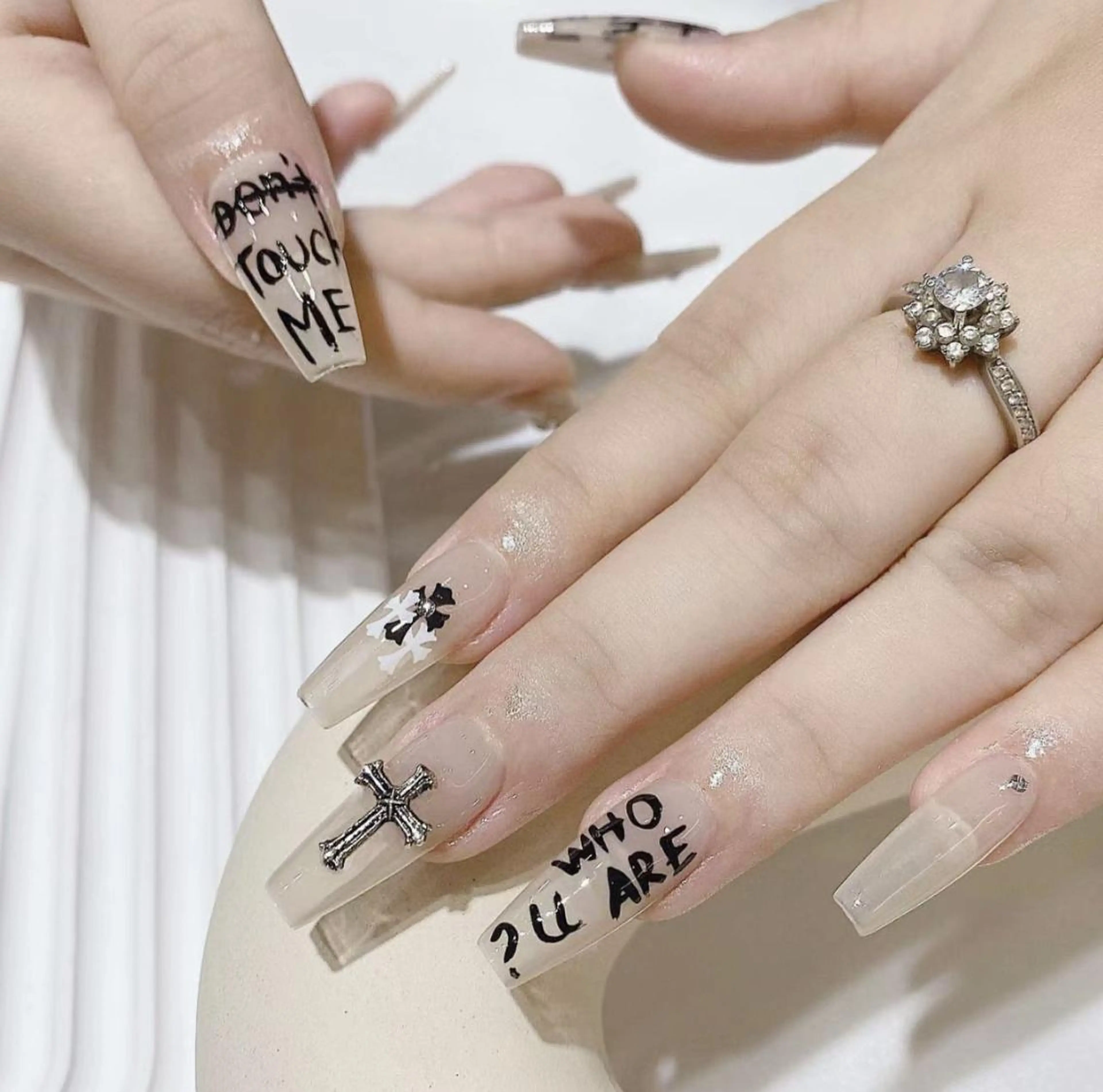 ネイル アートネイル 長さ出し ネイルチップ Queens momoのネイルデザイン