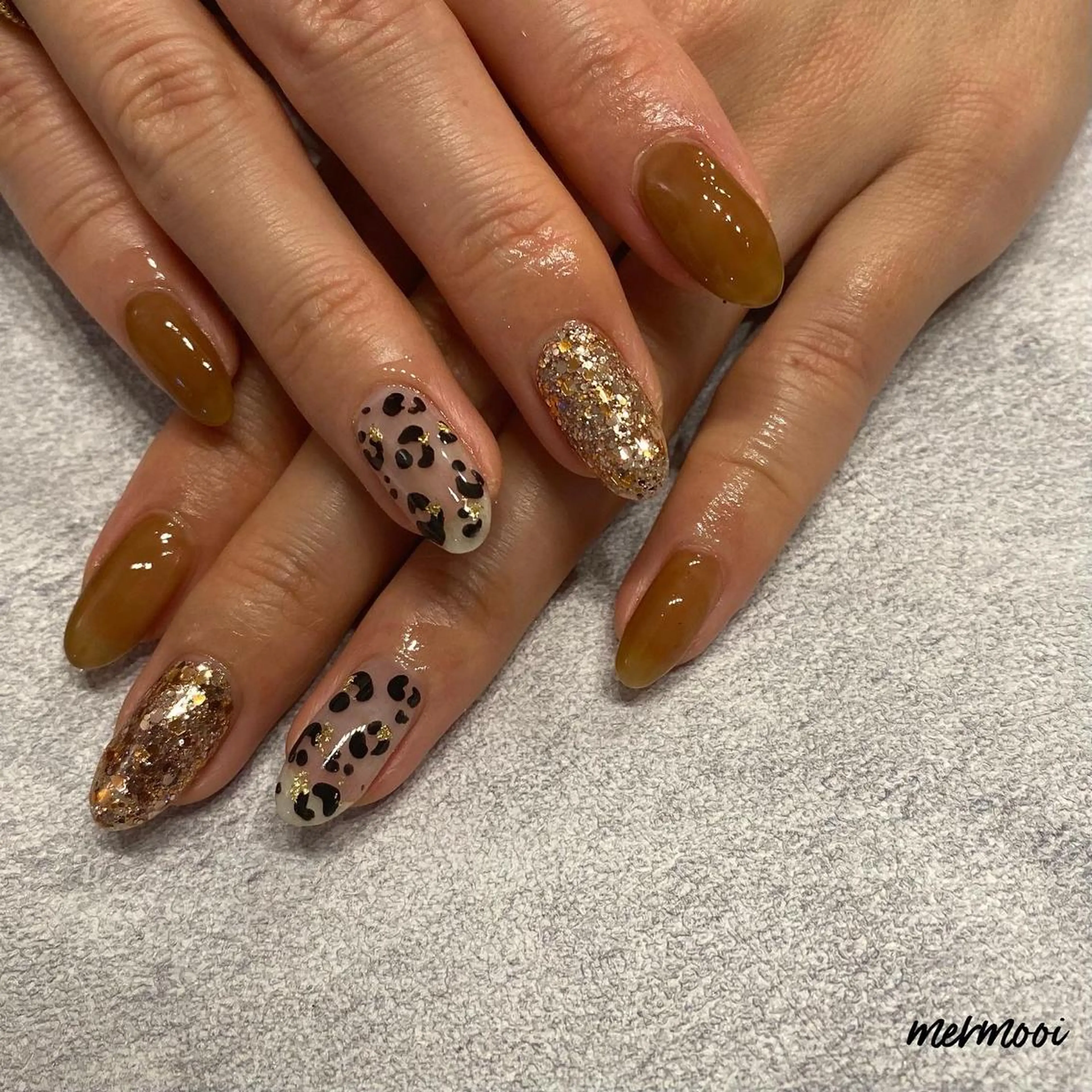 ネイル アニマル柄 ブラウン クリアネイル ジェルネイル キラキラネイル melumooi nailのネイルデザイン