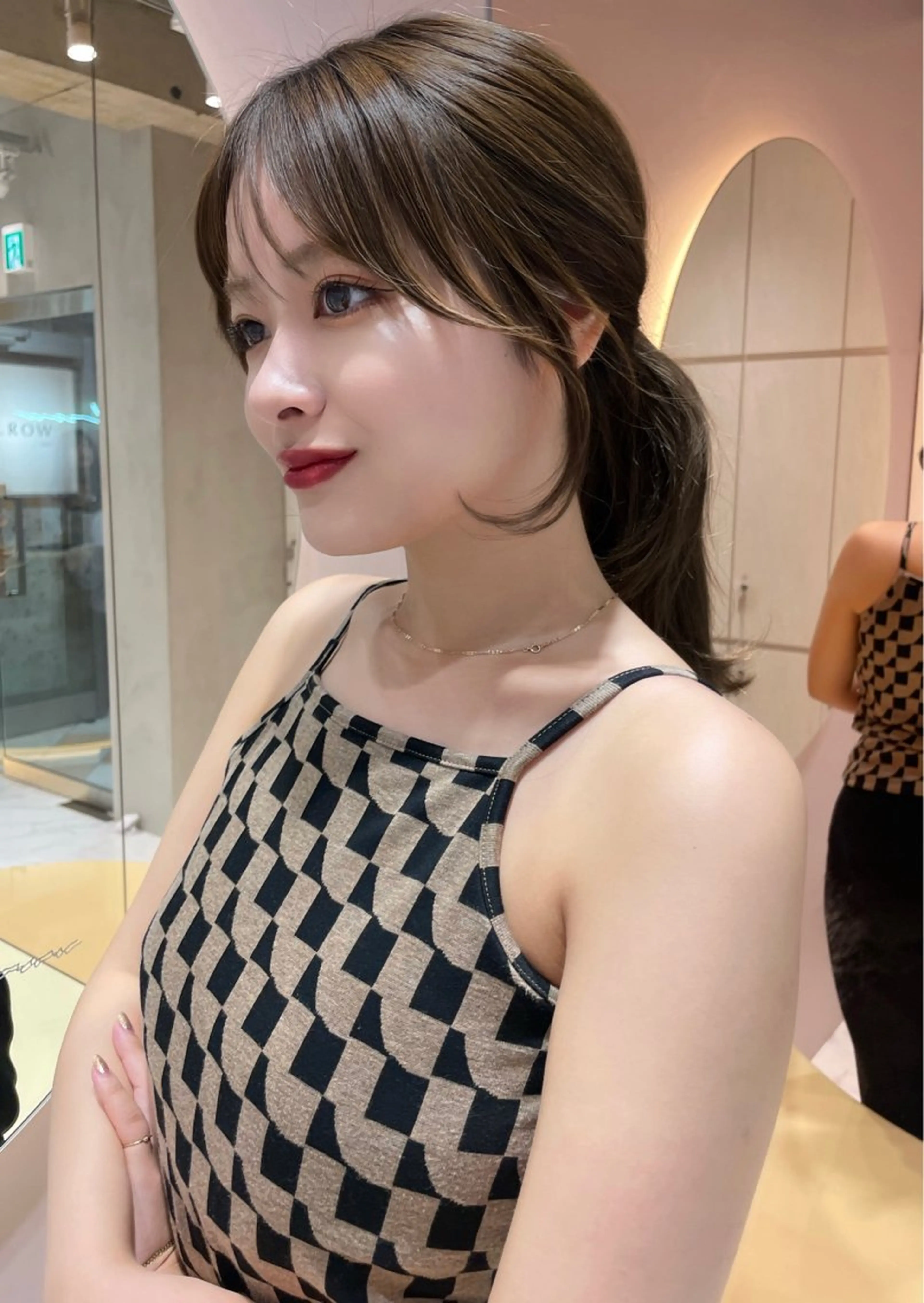 ミディアム カラー ヘアアレンジ グレージュ くびれヘア 韓国風ヘア レイヤーカット レイヤー縮毛矯正 ささきすずね💗のヘアスタイル