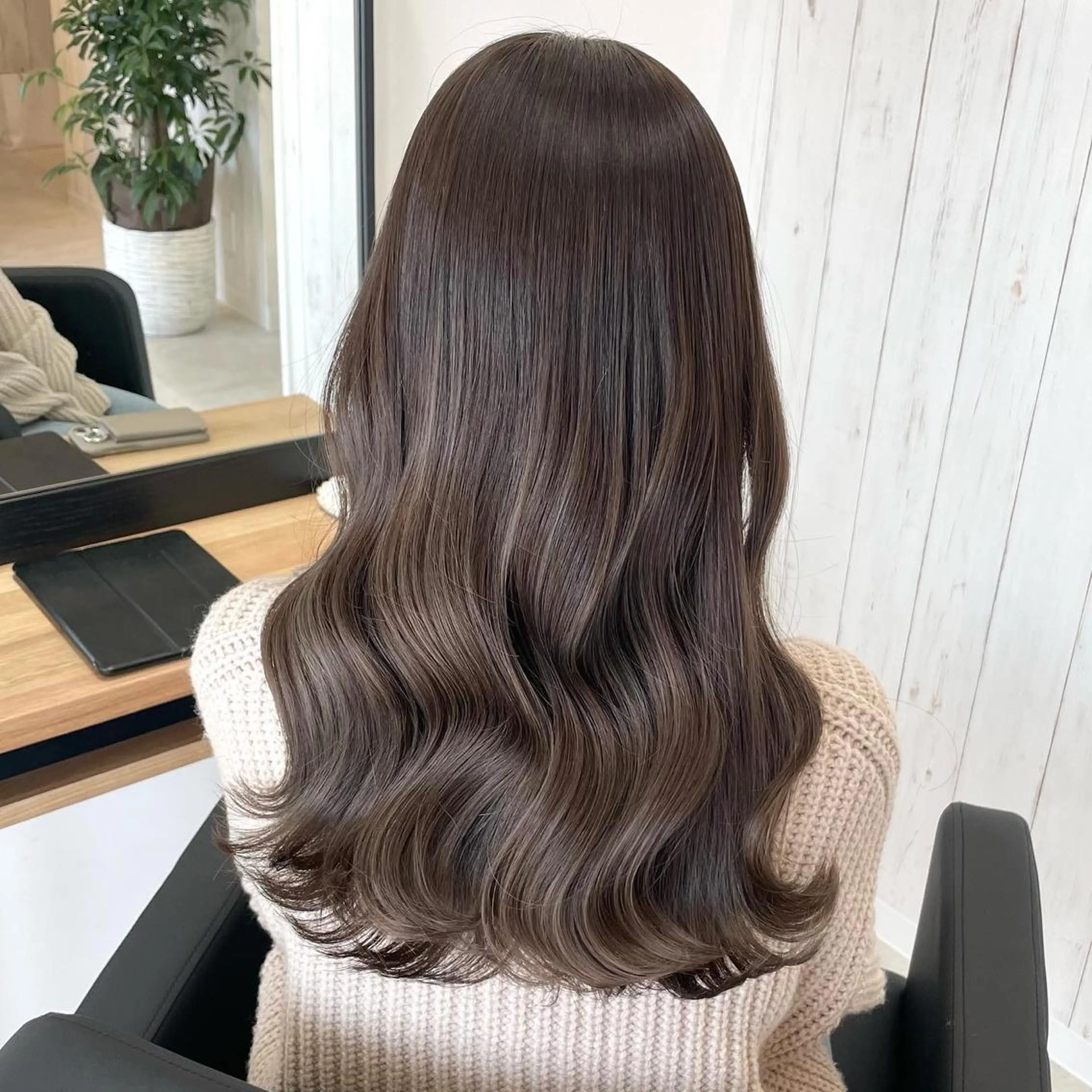 セミロング ハイライト waku 豊橋藤沢店所属・waku 豊橋藤沢店のヘアスタイル